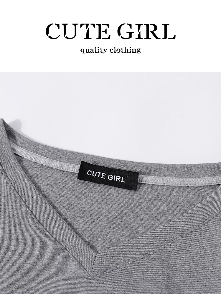 Trang phục phong cách thoải mái của CuteGirl: Bộ áo thun dài tay màu xám và quần ống loe cạp cao hoàn chỉnh dành cho đầu thu.