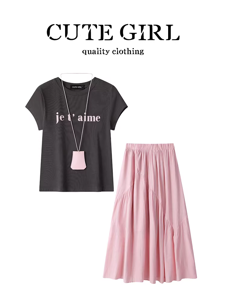 Bộ đồ hai mảnh mùa hè xinh xắn dành cho nữ với áo thun ngắn tay in chữ và chân váy chữ A cạp cao