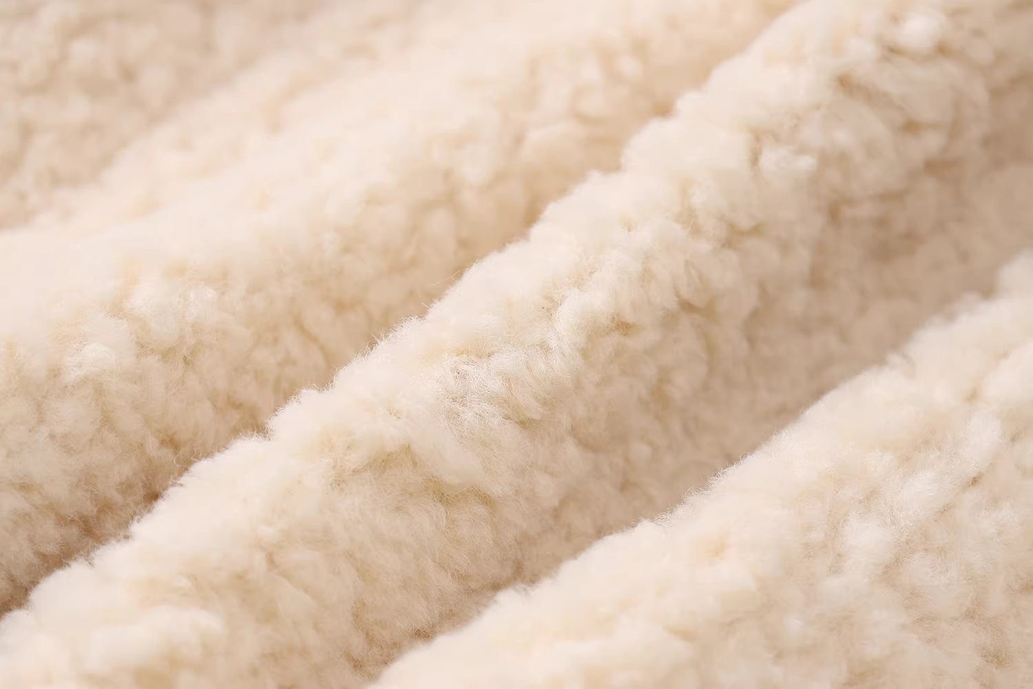 Áo khoác biker kiểu Pháp dáng nhỏ xinh, dày dặn, tích hợp lông thú và len cừu dành cho nữ, mẫu mới thu đông 2025.