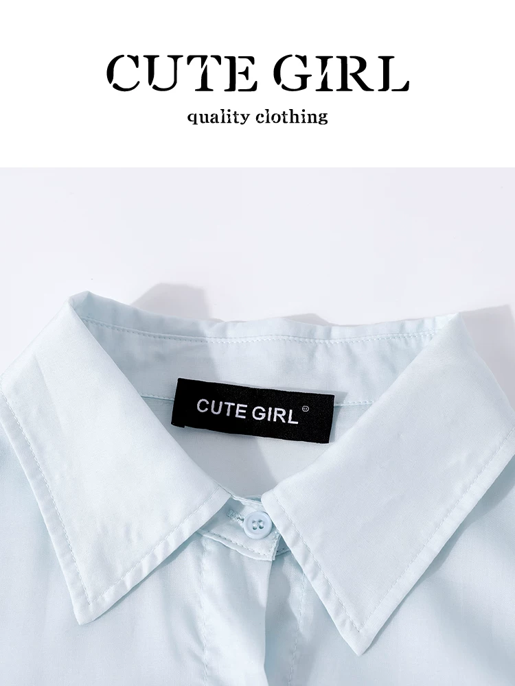 Bộ đồ nhỏ xinh và vui tươi mùa hè của CuteGirl là một bộ ba gồm áo sơ mi màu xanh nữ tính, áo lót và quần thường ngày.