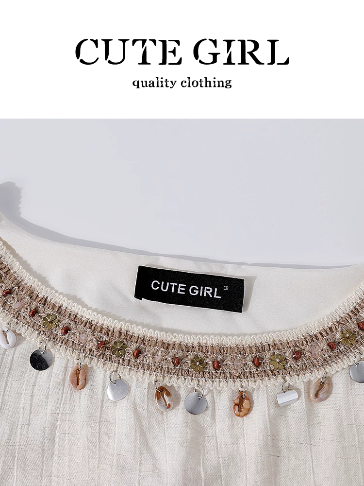 Bộ đồ hai mảnh kiểu bohemian của CuteGirl, áo vest không tay tua rua hình vỏ sò, chân váy rộng lưng cao