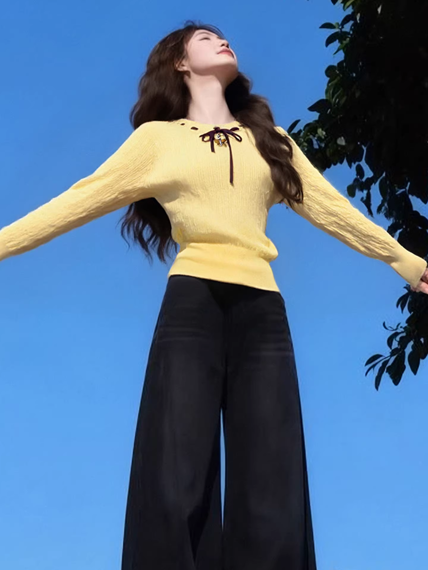 Áo len màu vàng mềm mại và xù xì kiểu Hàn Quốc có nơ dành cho nữ, áo dệt kim lớp trong mùa thu đông.