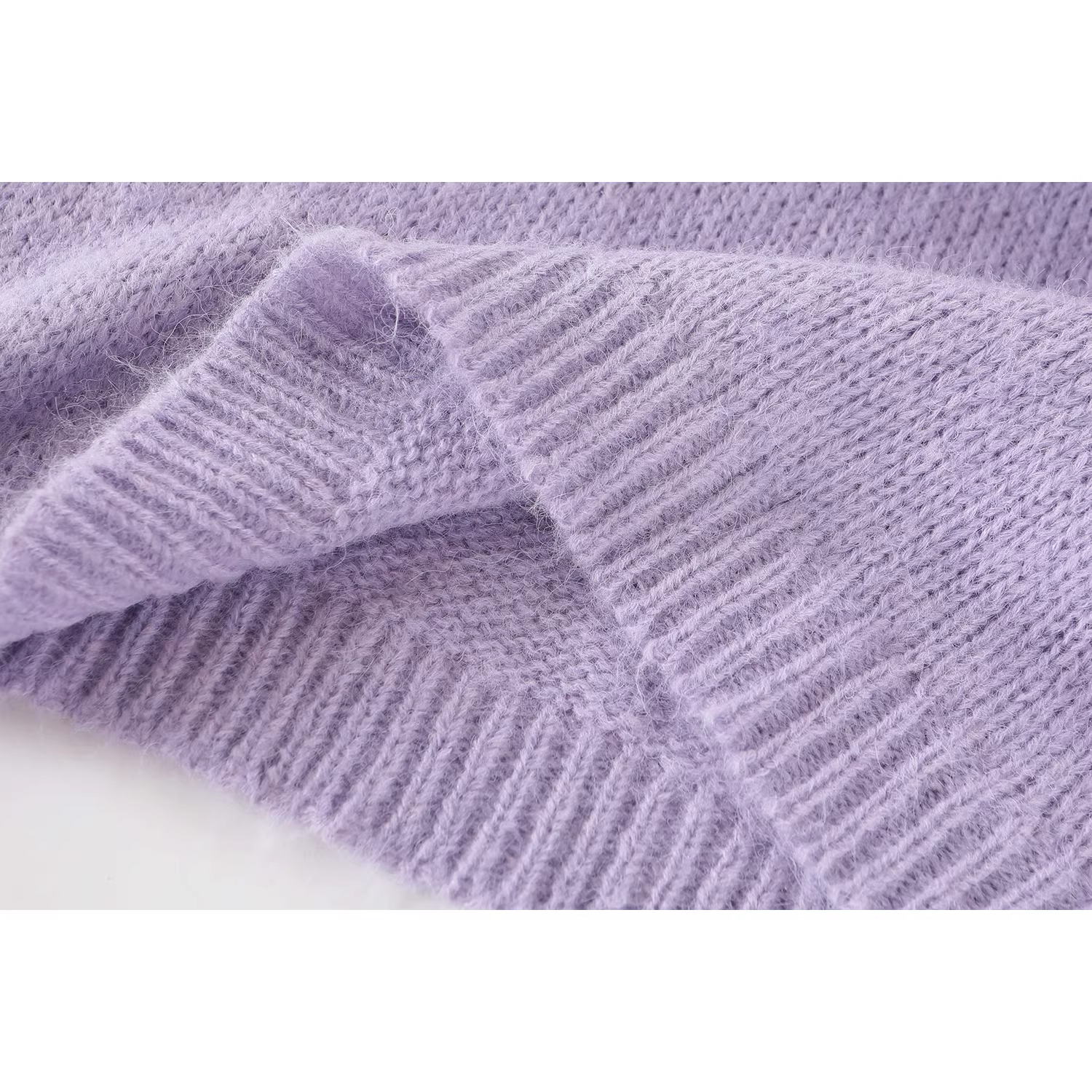 Áo len chui đầu cổ tròn màu tím gradient cao cấp của CuteGirl dành cho nữ, áo dệt kim mềm mại và rộng rãi cho mùa thu đông.