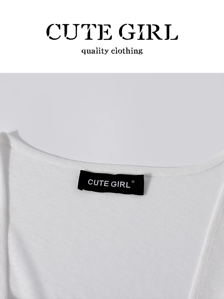 Bộ hai món áo yếm sọc xếp ly giản dị phong cách Hàn Quốc của CuteGirl kết hợp với áo cardigan chống nắng màu trắng dành cho nữ trong mùa hè.