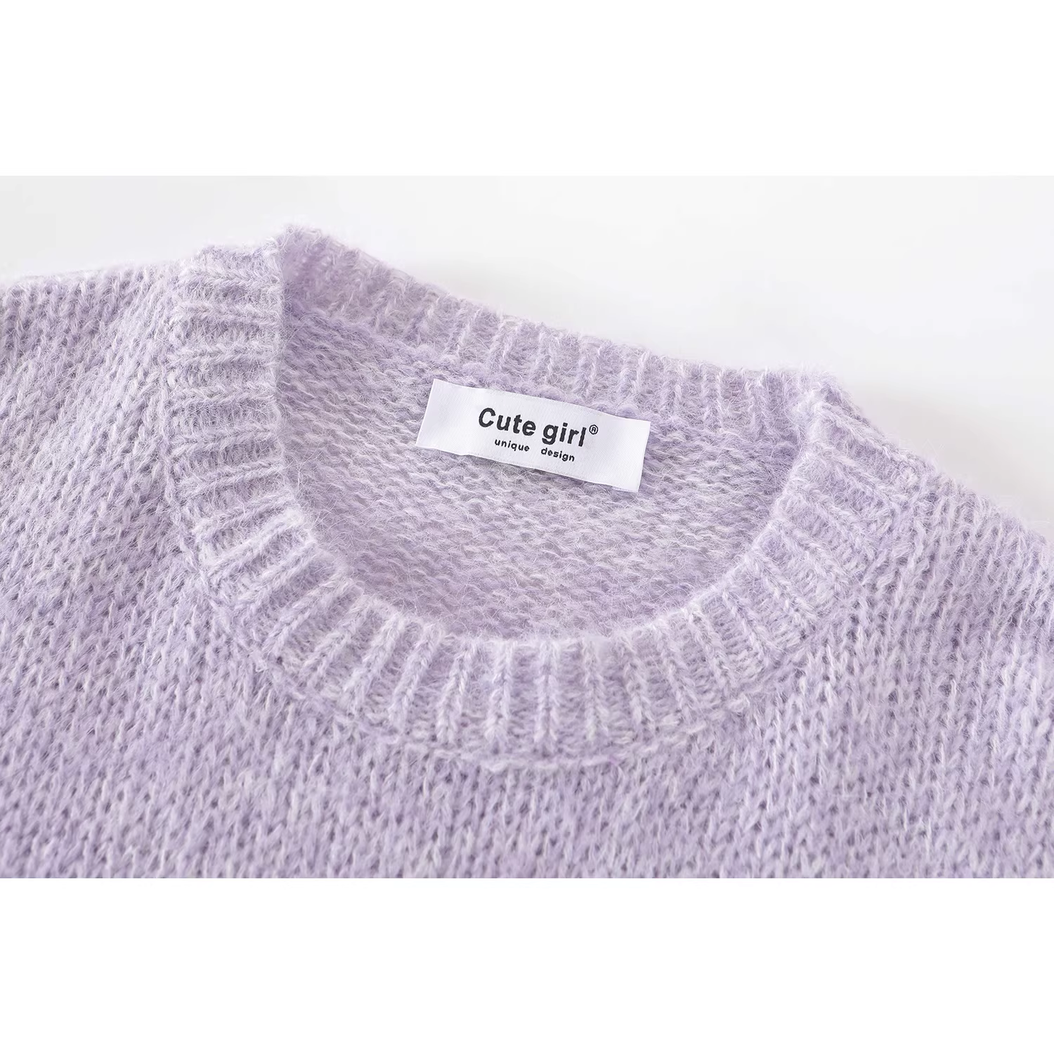 Áo len chui đầu cổ tròn màu tím gradient cao cấp của CuteGirl dành cho nữ, áo dệt kim mềm mại và rộng rãi cho mùa thu đông.