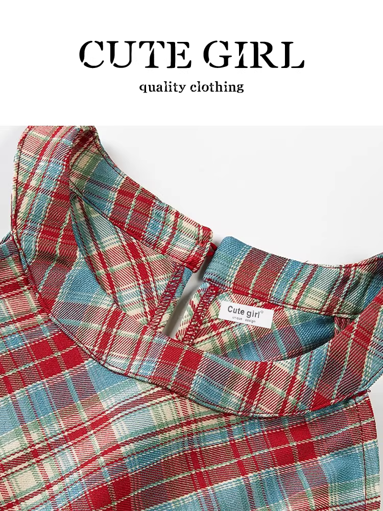 Bộ đồ hai mảnh phong cách Hàn Quốc thời thượng dành cho nữ, gồm áo hai dây kẻ caro và quần ống rộng lưng cao mùa hè