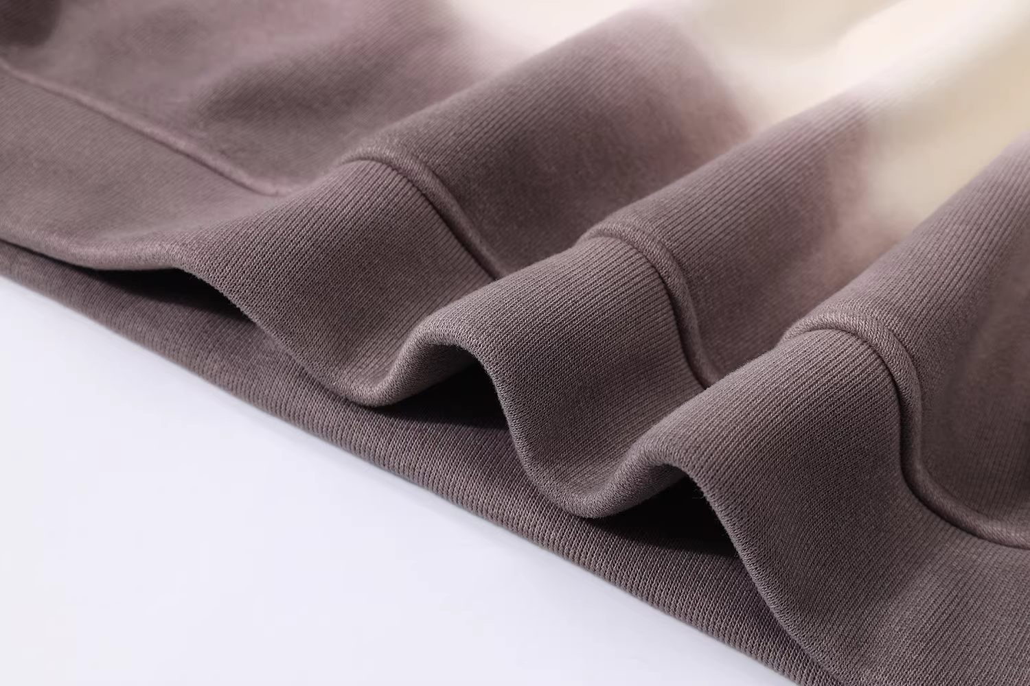 Áo len lót lông cừu ngắn cổ tròn màu gradient dễ thương dành cho nữ, thiết kế mới mùa thu/đông 2025, áo khoác dày dặn