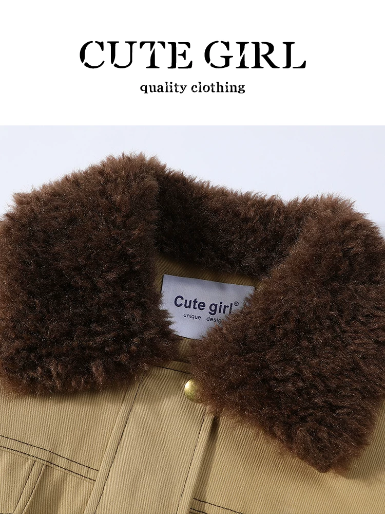 Áo khoác denim cổ lông màu kaki cổ điển của CuteGirl dành cho nữ trong mùa thu đông, áo khoác lót lông cừu thanh lịch, rộng rãi và đa năng