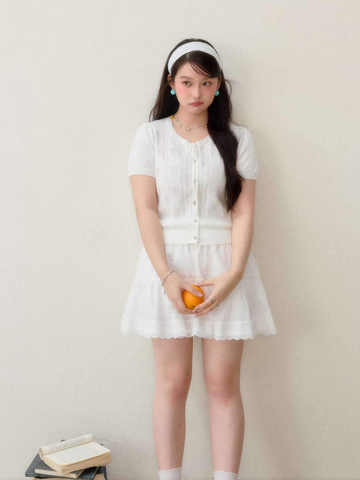 Bộ trang phục nữ cỡ lớn kiểu mới mùa hè, áo thun trắng trơn dáng rộng tay thường, chân váy viền ren