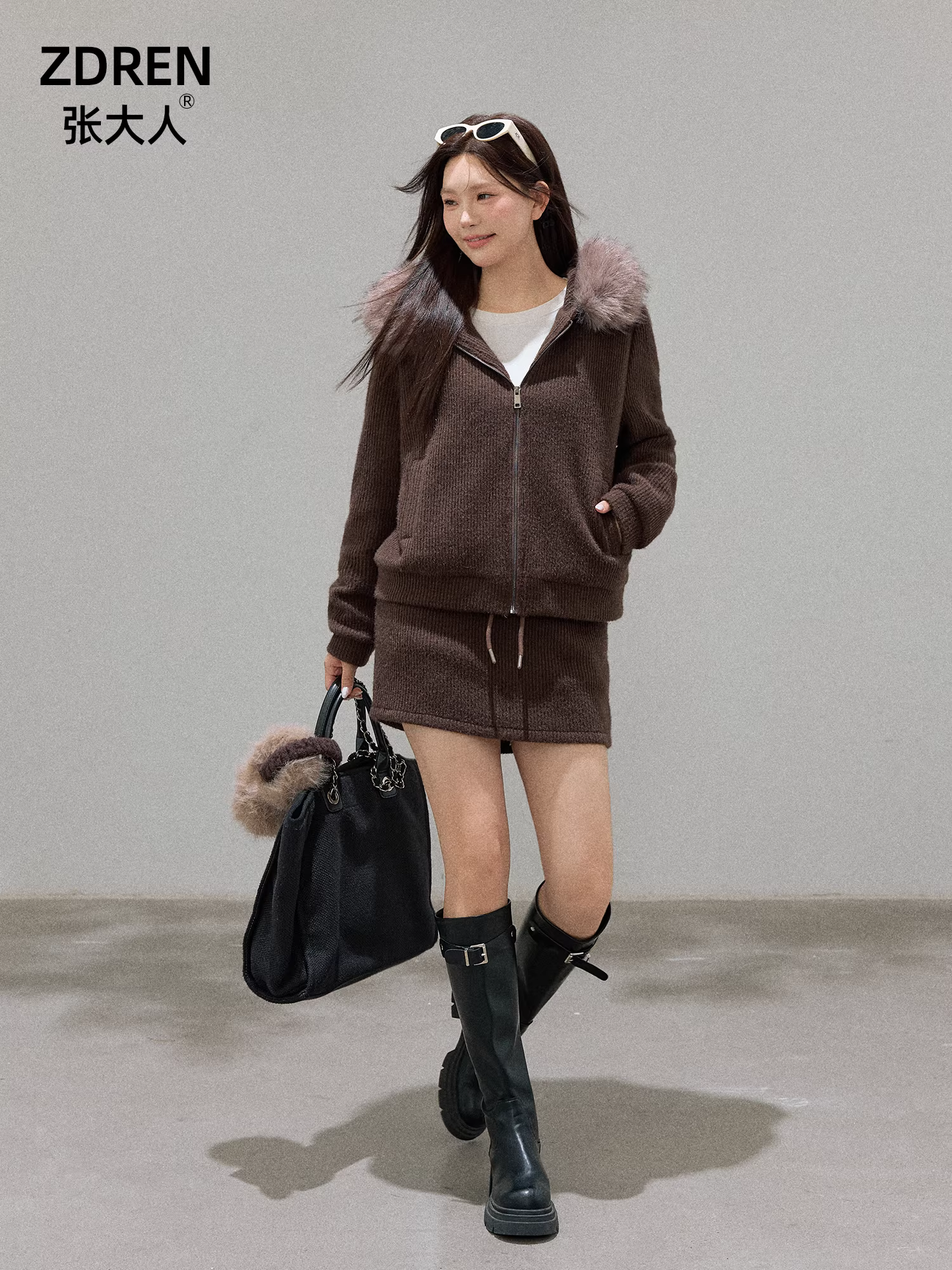 Bộ quần áo nữ cỡ lớn dành cho người lớn, phong cách Hàn Quốc, áo khoác len dày màu nâu đậm cổ lông giữ ấm mùa đông và chân váy.