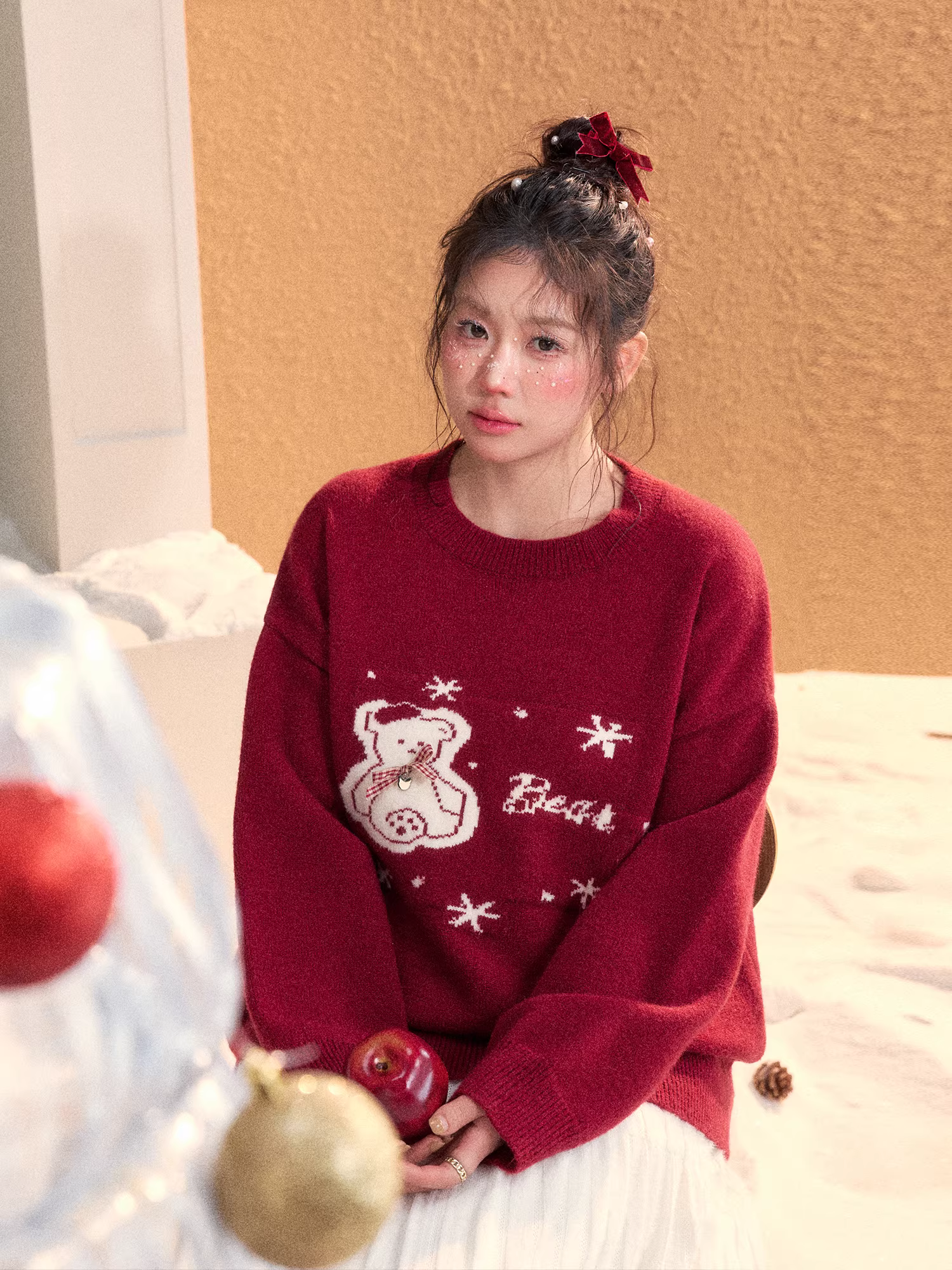 Quần áo cỡ lớn dành cho phụ nữ trưởng thành, bộ áo len màu đỏ và váy ren giảm béo mùa đông phong cách Hàn Quốc.