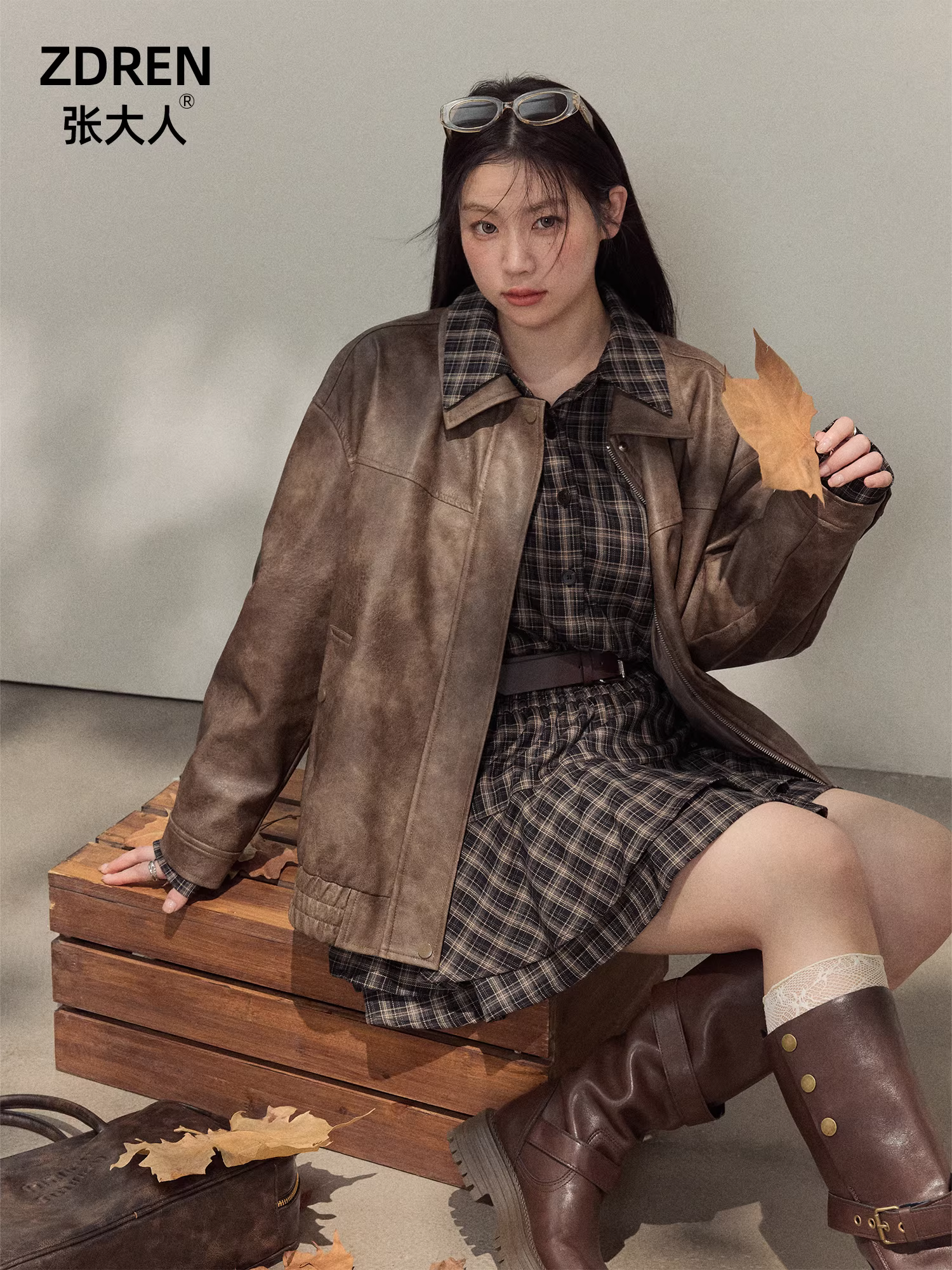 Quần áo nữ cỡ lớn dành cho người lớn, trang phục giảm béo cho phụ nữ hơi mũm mĩm, áo khoác da phong cách Hàn Quốc mang phong cách độc đáo, váy kẻ sọc sang trọng.