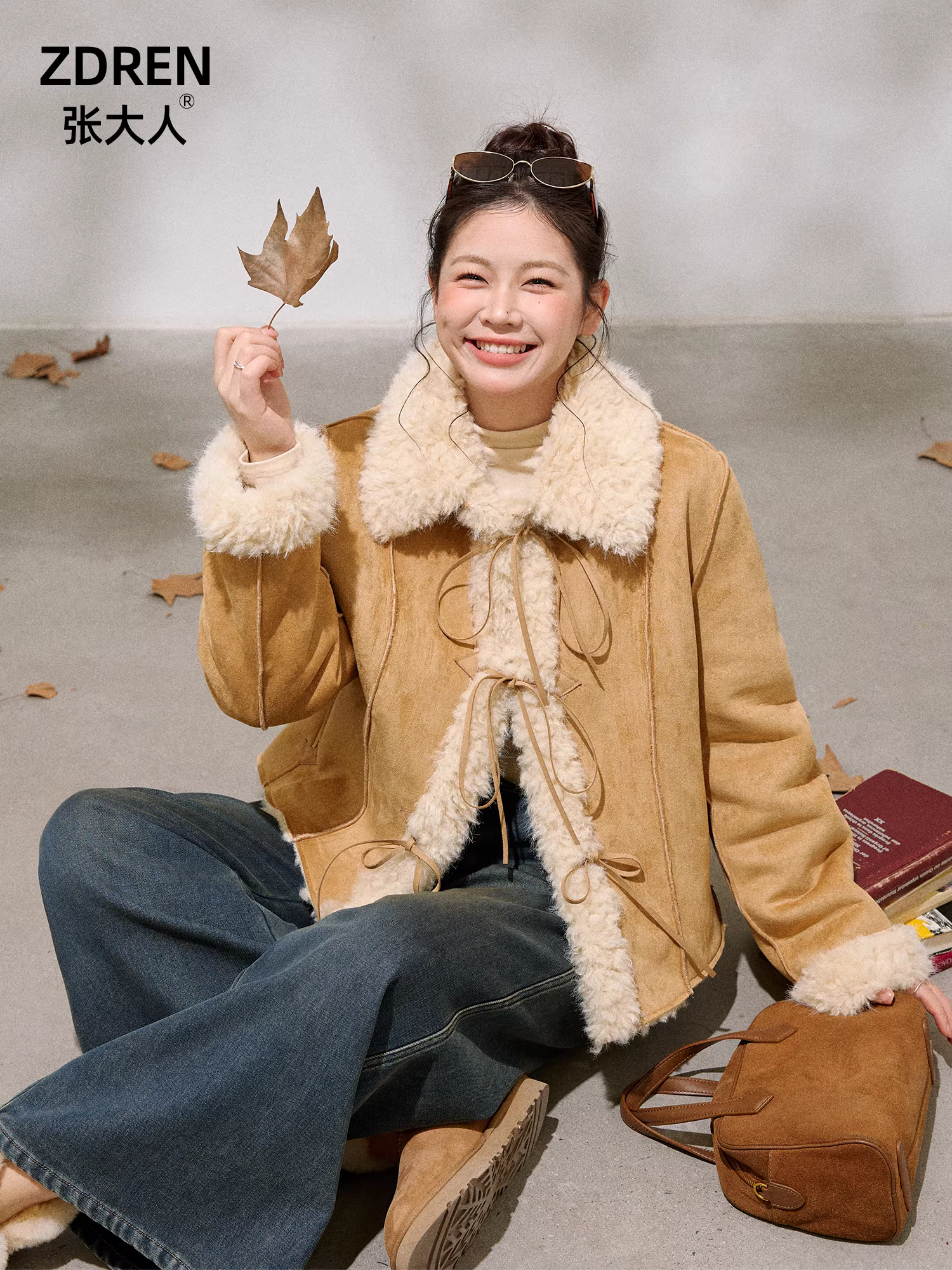 Quần áo nữ cỡ lớn dành cho người lớn, hơi mũm mĩm, phong cách Hàn Quốc, bộ áo khoác da lộn có ve áo và quần jean mùa đông giúp thon gọn.