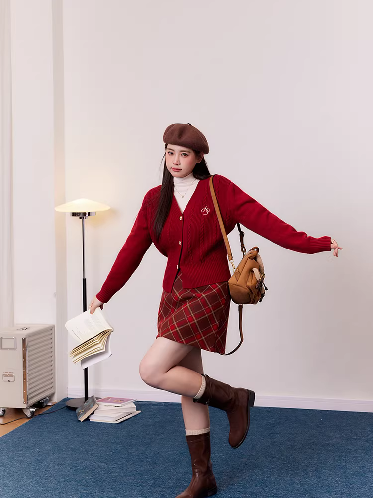 Quần áo nữ cỡ lớn của Zhang Daren, bộ áo len và váy màu đỏ tôn dáng cho năm mới, trang phục thời trang dành cho nữ.