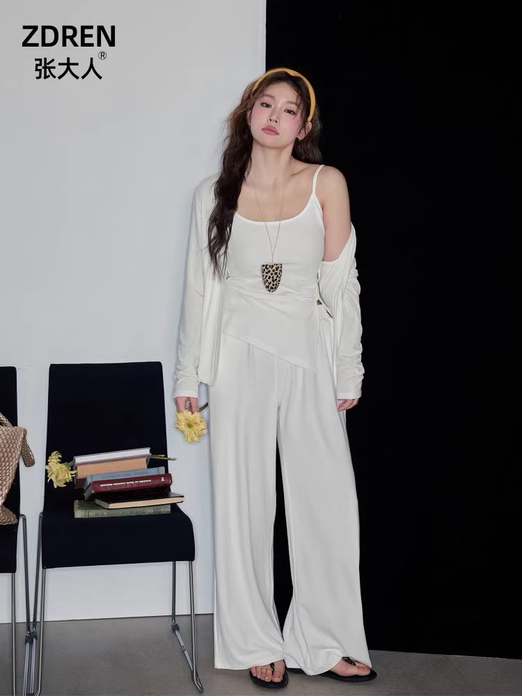 Bộ quần áo cỡ lớn phong cách Zhang Daren dành cho phụ nữ mũm mĩm, bộ ba món giúp thon gọn, áo cardigan nhỏ kiểu tiền cổ điển, quần ống rộng màu trắng.