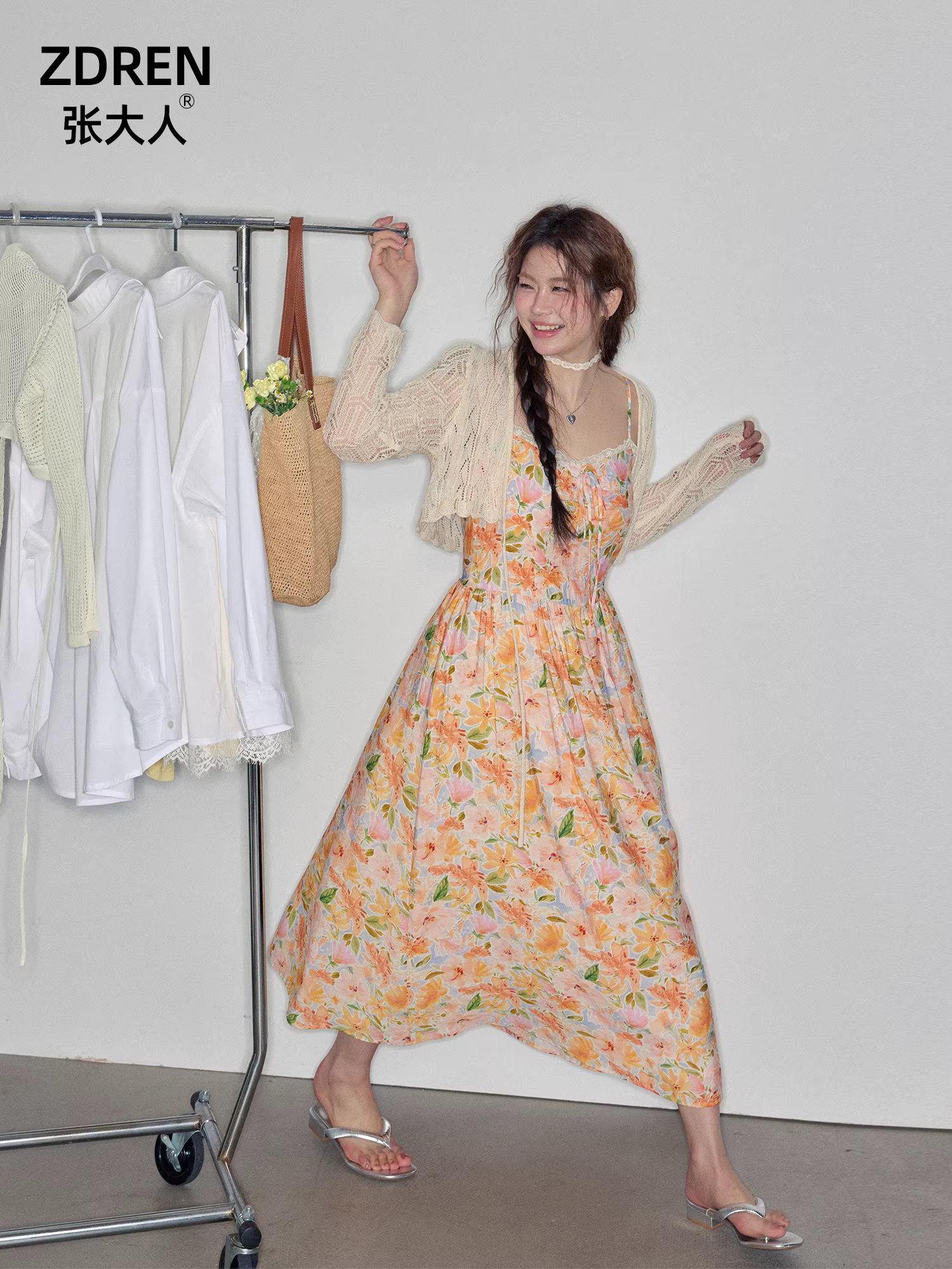 Quần áo nữ cỡ lớn dành cho các cô gái mũm mĩm, váy giảm béo, kỳ nghỉ ở bãi biển, phong cách nhẹ nhàng, váy hoa dây spaghetti.