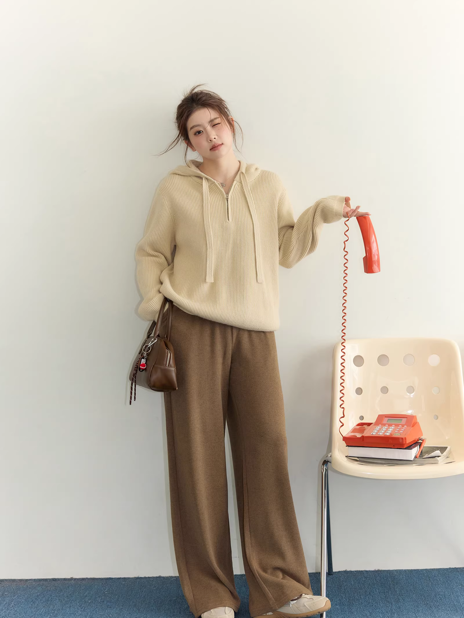 Bộ quần áo nữ cỡ lớn phong cách thư giãn dopamine gồm áo len có mũ và quần ống rộng lưng cao