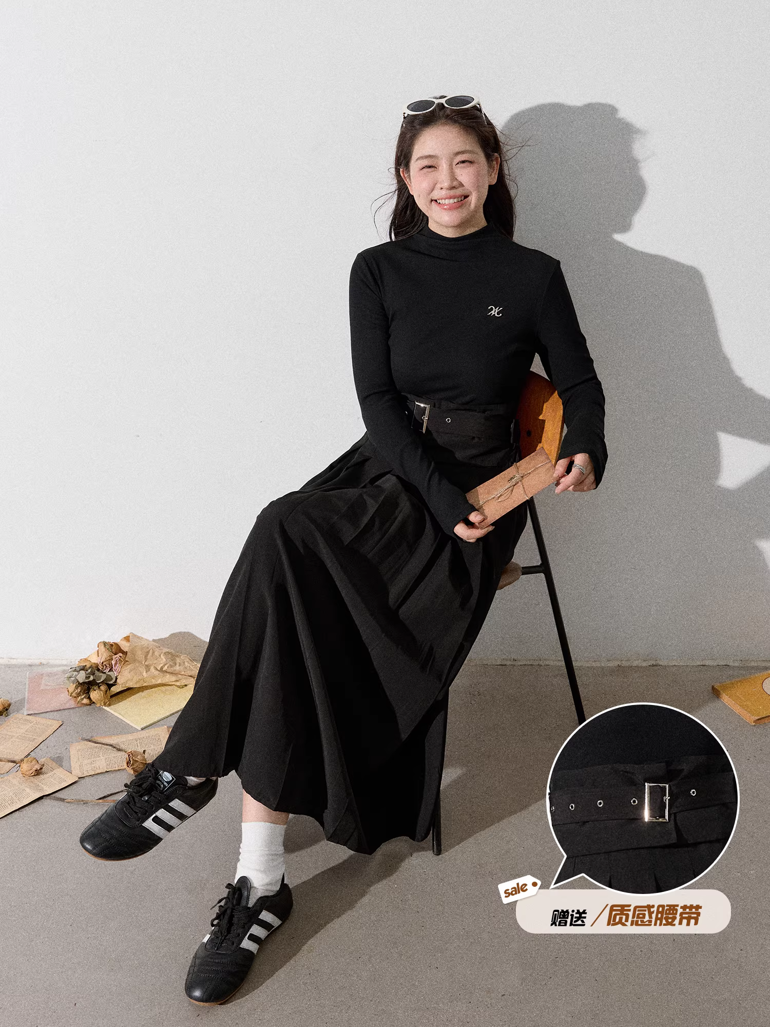 Quần áo nữ cỡ lớn cho đầu mùa thu, váy cài khuy phối màu đen thuần khiết, hợp thời trang và tôn dáng.