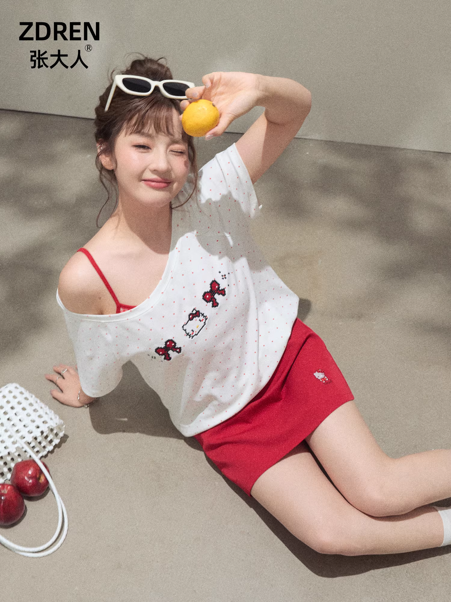 Quần áo nữ cỡ lớn dành cho các cô nàng mũm mĩm, bộ đồ kiểu dáng ngọt ngào và cá tính giúp thon gọn, áo chấm bi trễ vai, chân váy dopamine.