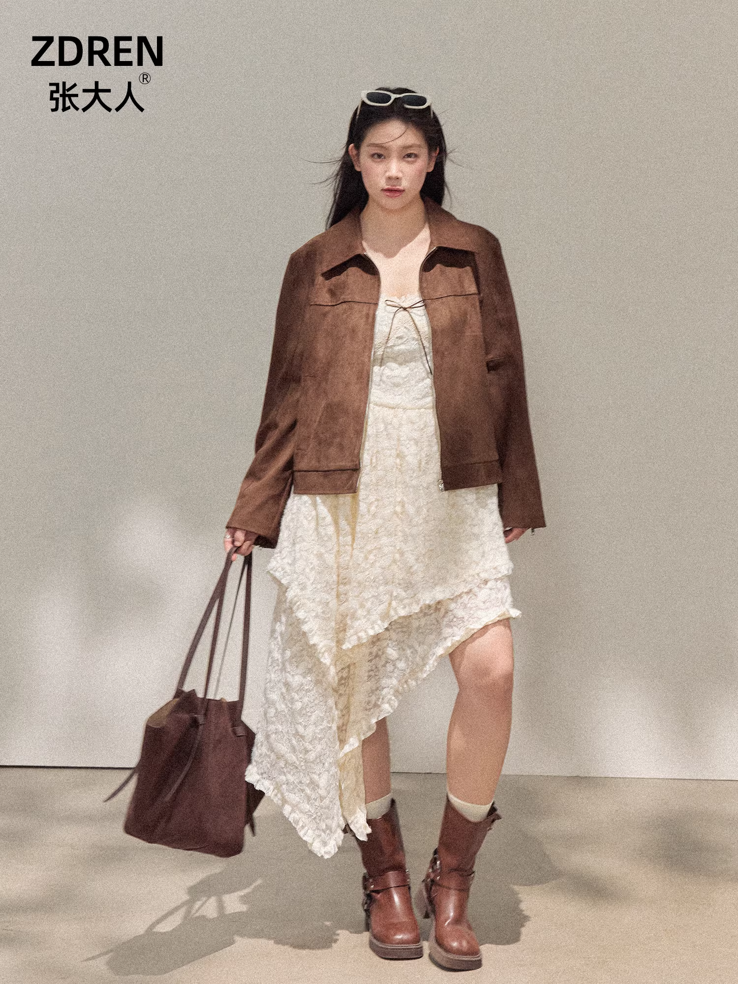 Quần áo nữ cỡ lớn dành cho các cô gái hơi mũm mĩm, bộ áo khoác da lộn và váy camisole ren phong cách thu đông ngọt ngào và sành điệu.