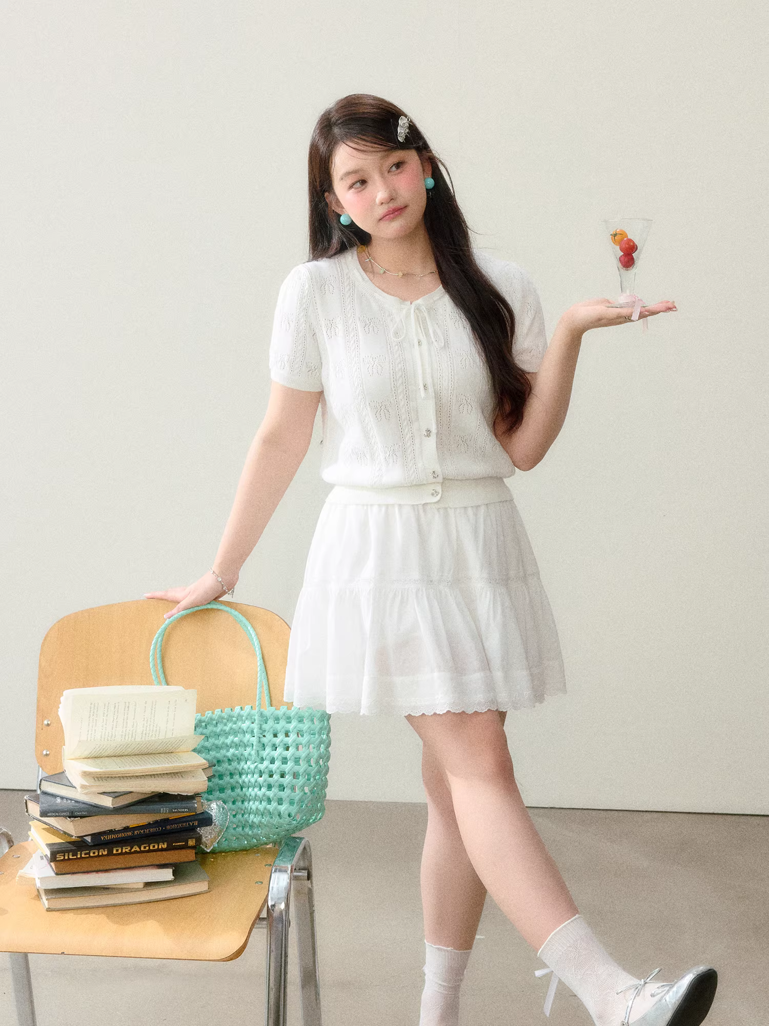 Bộ trang phục nữ cỡ lớn kiểu mới mùa hè, áo thun trắng trơn dáng rộng tay thường, chân váy viền ren