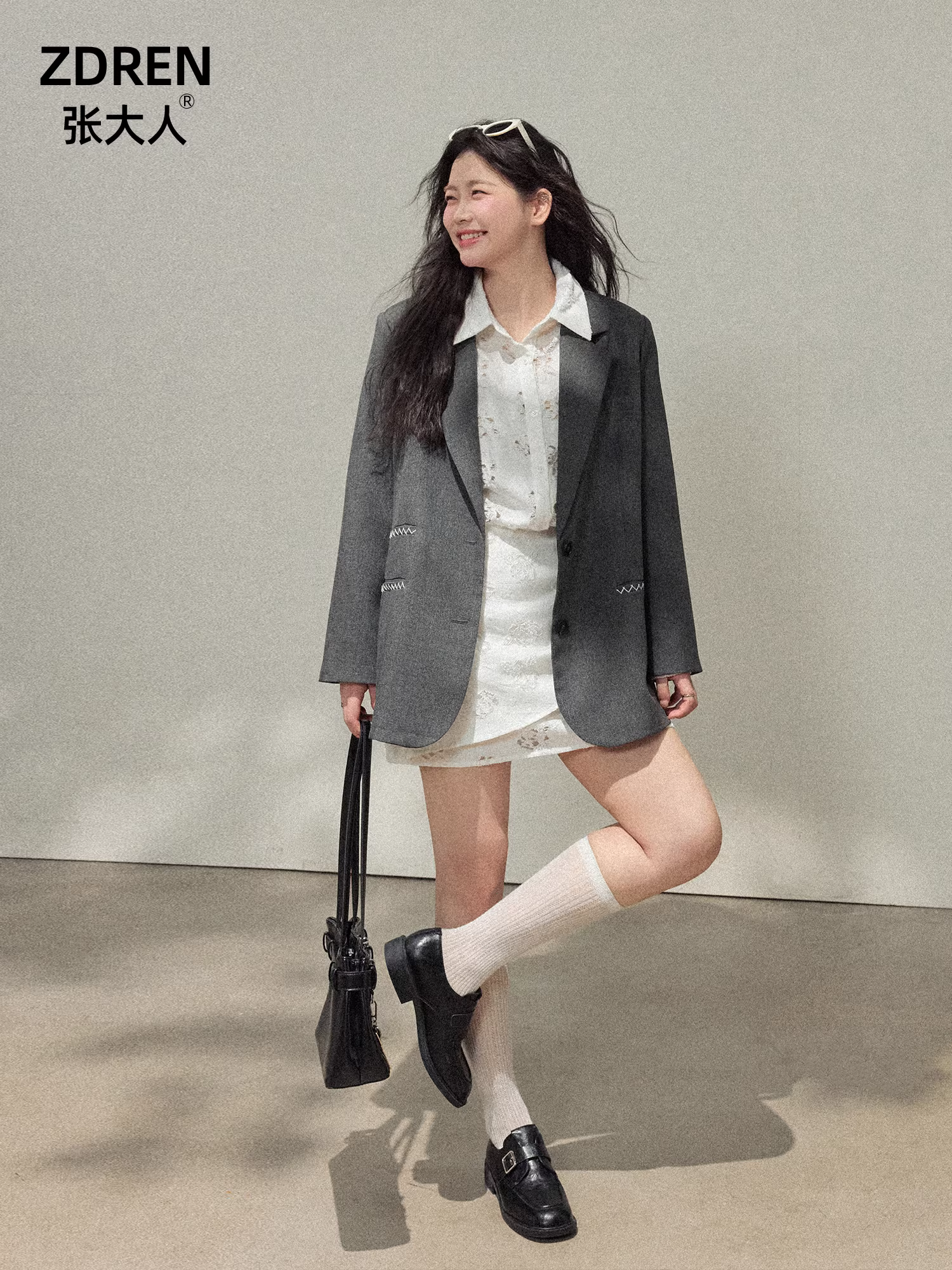 Quần áo nữ cỡ lớn dành cho người lớn, trang phục thon gọn cho các cô nàng mũm mĩm, áo blazer kiểu Hàn Quốc sang trọng với thiết kế độc đáo và váy khoét lỗ.