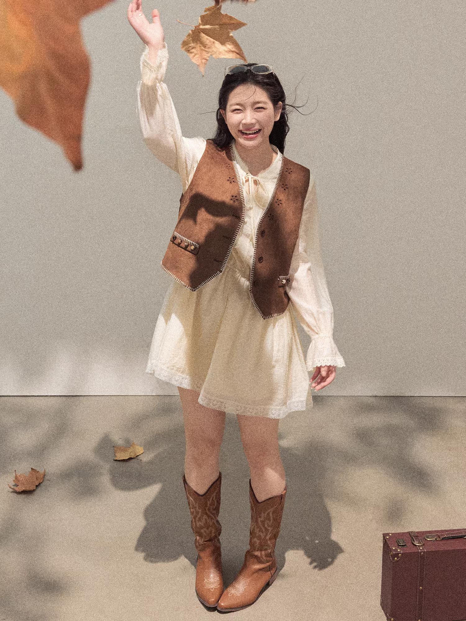 Quần áo nữ cỡ lớn dành cho người lớn, đầm kiểu cổ điển tôn dáng và dịu dàng với tay chuông và thiết kế kiểu áo sơ mi.