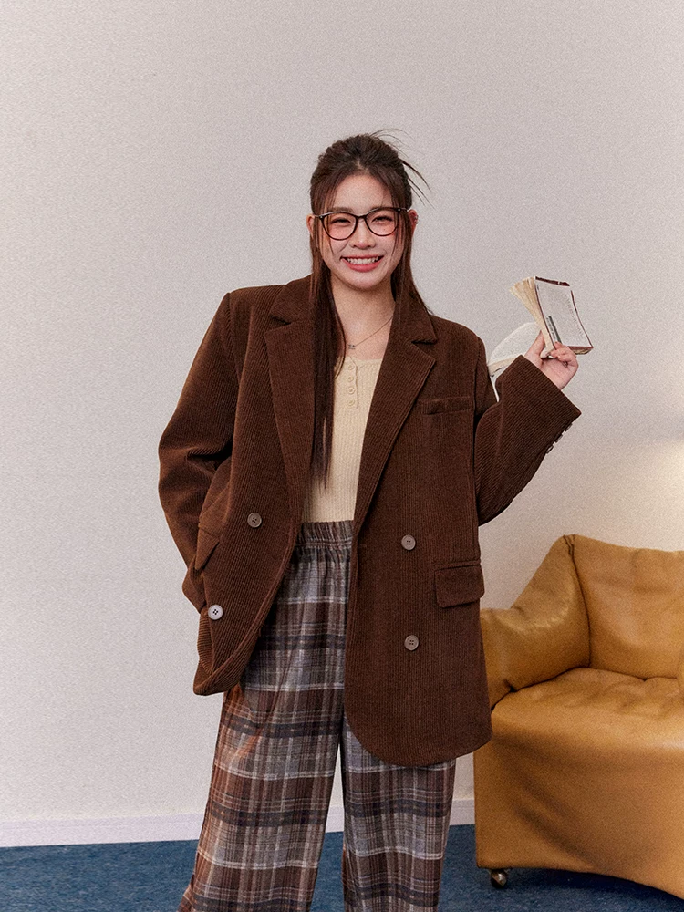Bộ đồ nữ cỡ lớn kiểu retro, quần ống rộng kẻ ca rô màu nâu, áo khoác blazer chất liệu corduroy dành cho nữ