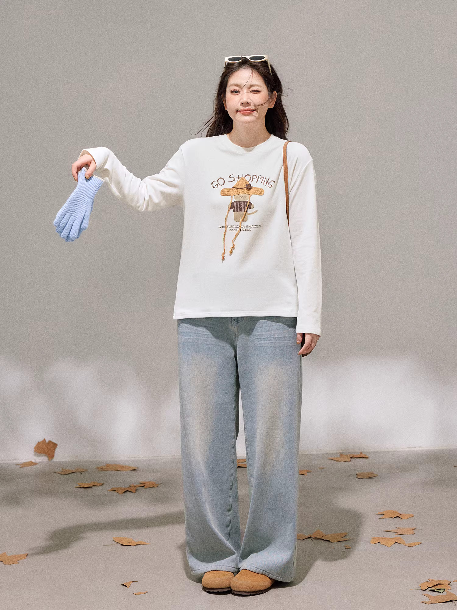 Quần áo nữ cỡ lớn dành cho người lớn, phong cách Hàn Quốc, dáng ôm mùa đông, giảm béo, cổ tròn, áo thun trắng dài tay thời trang.