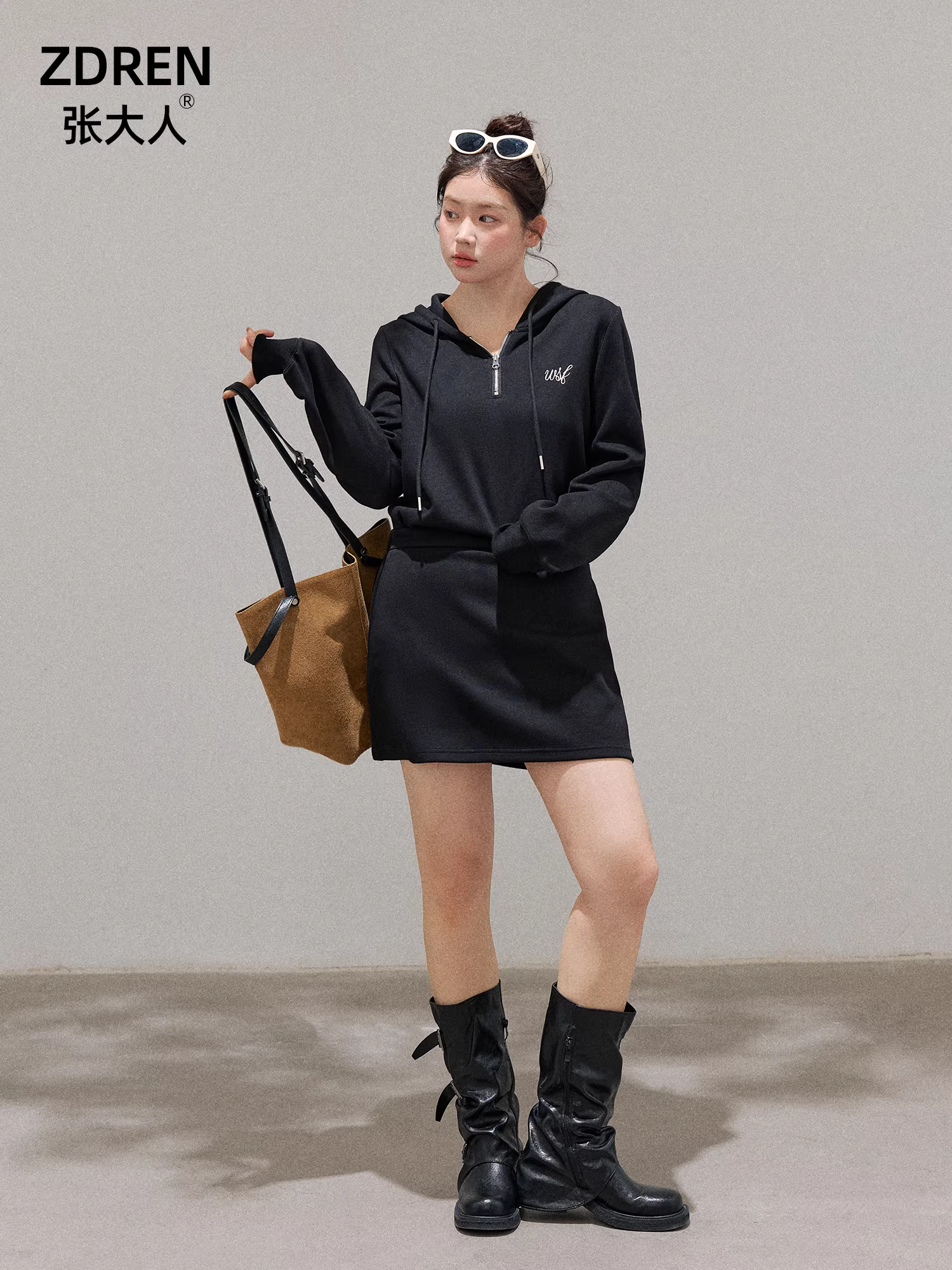 Zhang Daren 2025 quần áo nữ cỡ lớn mới dành cho phụ nữ hơi mũm mĩm, váy áo hoodie tôn dáng, váy đen độc đáo phong cách Hàn Quốc.