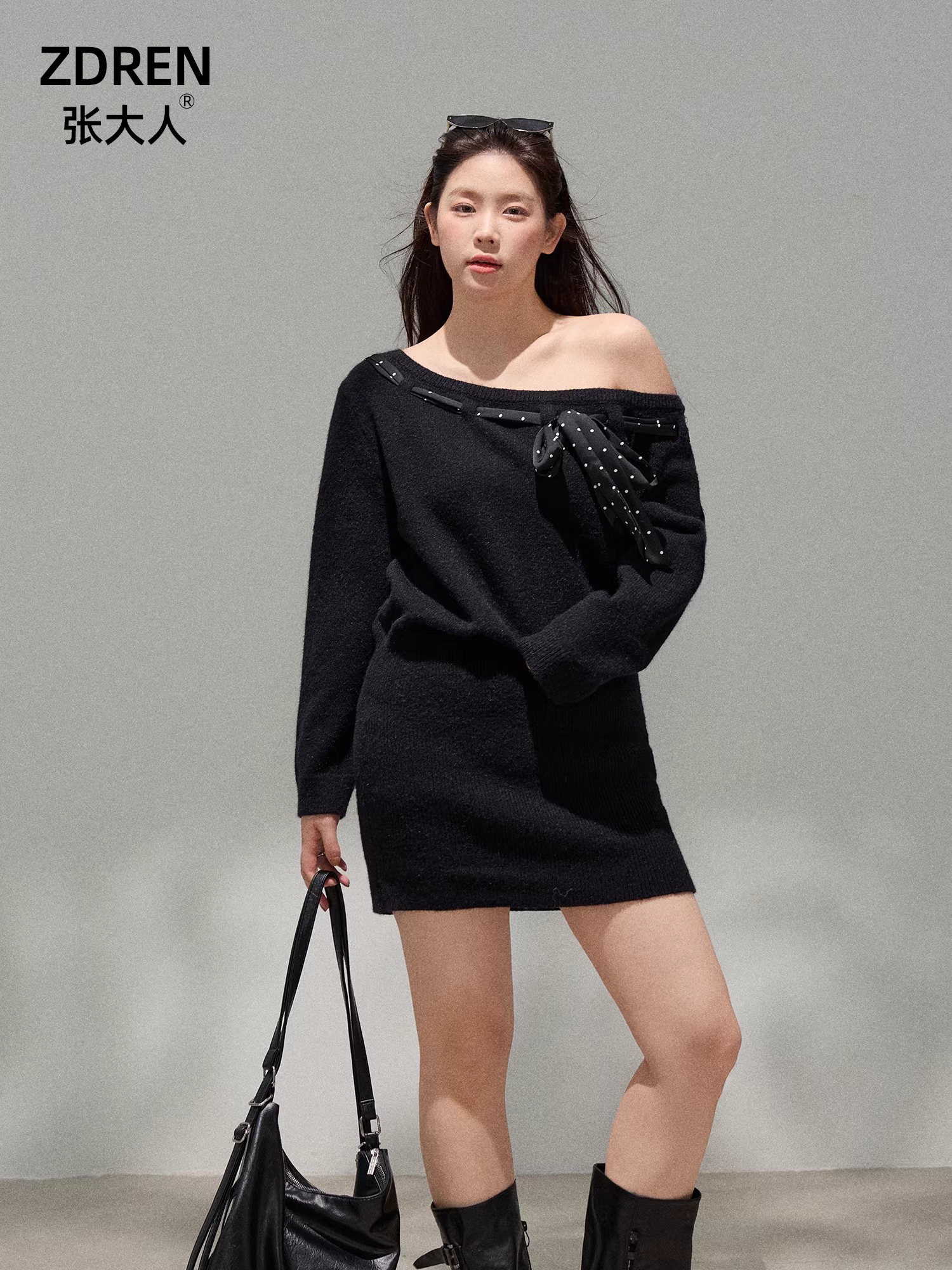 Quần áo nữ cỡ lớn dành cho các cô nàng mũm mĩm, trang phục tôn dáng, đầm len ôm sát màu đen chấm bi, kiểu trễ vai, buộc dây