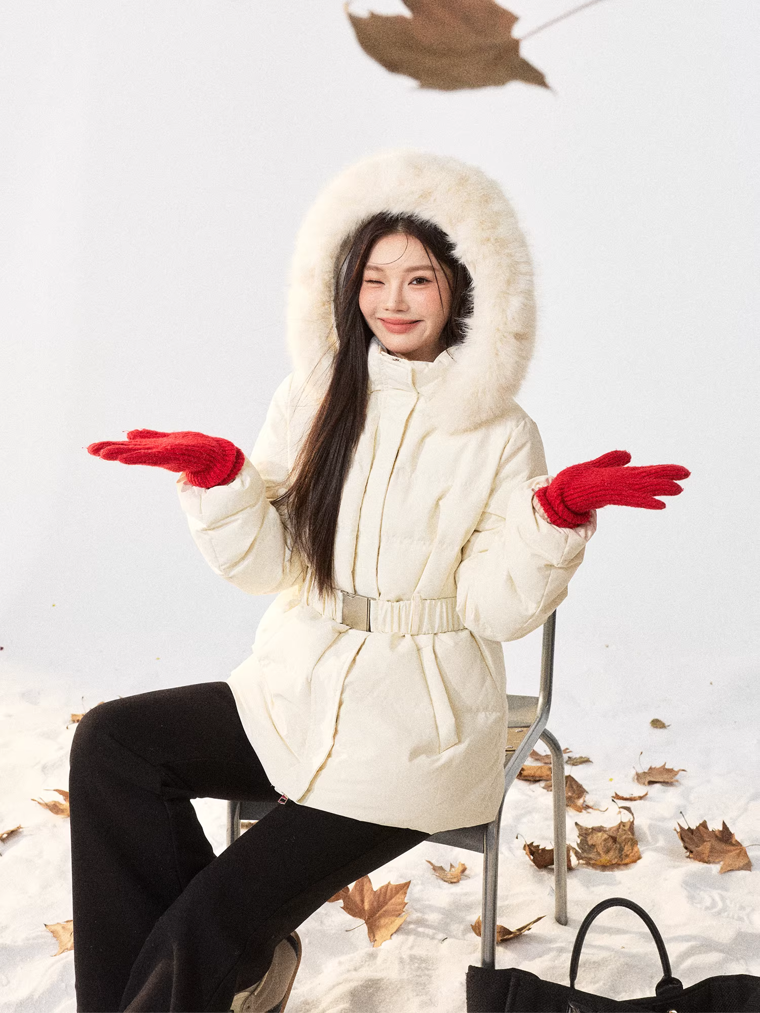 Quần áo nữ cỡ lớn dành cho người lớn, phong cách Hàn Quốc, tôn dáng, thanh lịch, màu trắng sữa, ôm eo, áo khoác lông trắng.