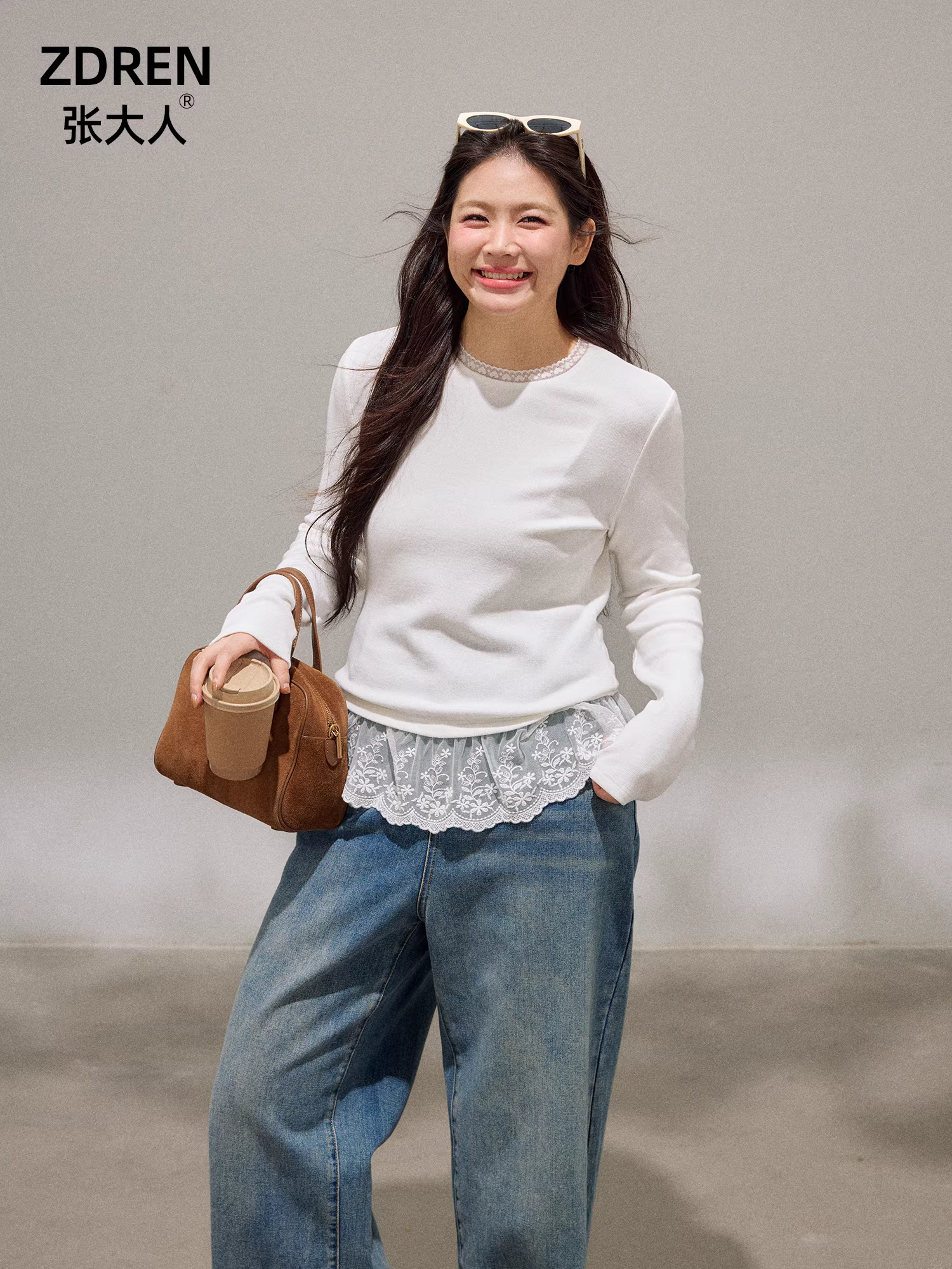 Quần áo nữ cỡ lớn dành cho các cô gái mũm mĩm, phong cách Hàn Quốc, giúp thon gọn, áo sơ mi phối ren nhiều lớp màu trắng tinh khiết mùa thu đông.