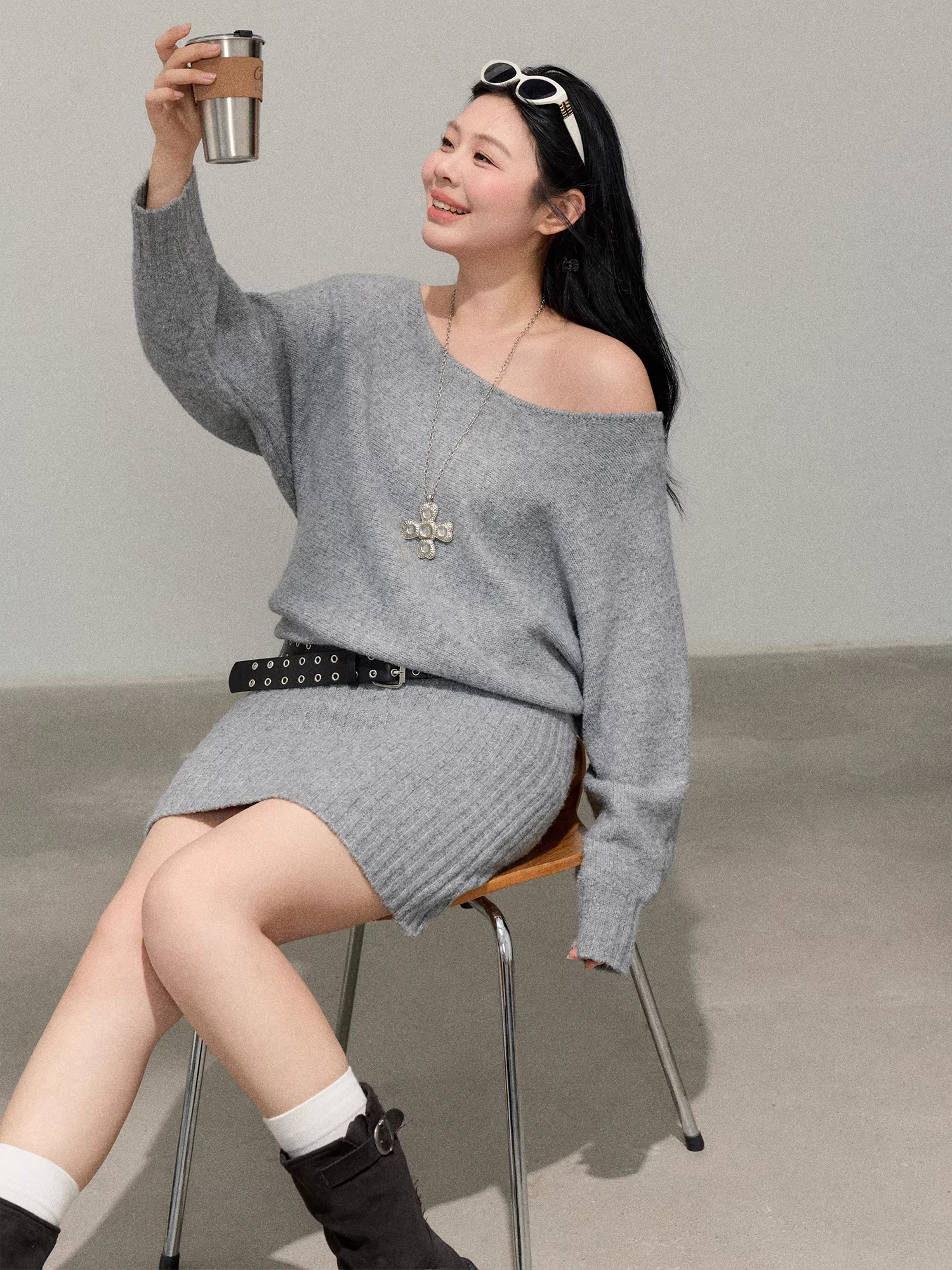 Quần áo nữ cỡ lớn dành cho người lớn, phụ nữ hơi mũm mĩm, áo len ngắn kiểu dáng lười biếng màu xám kiểu Hàn Quốc mới mùa thu.