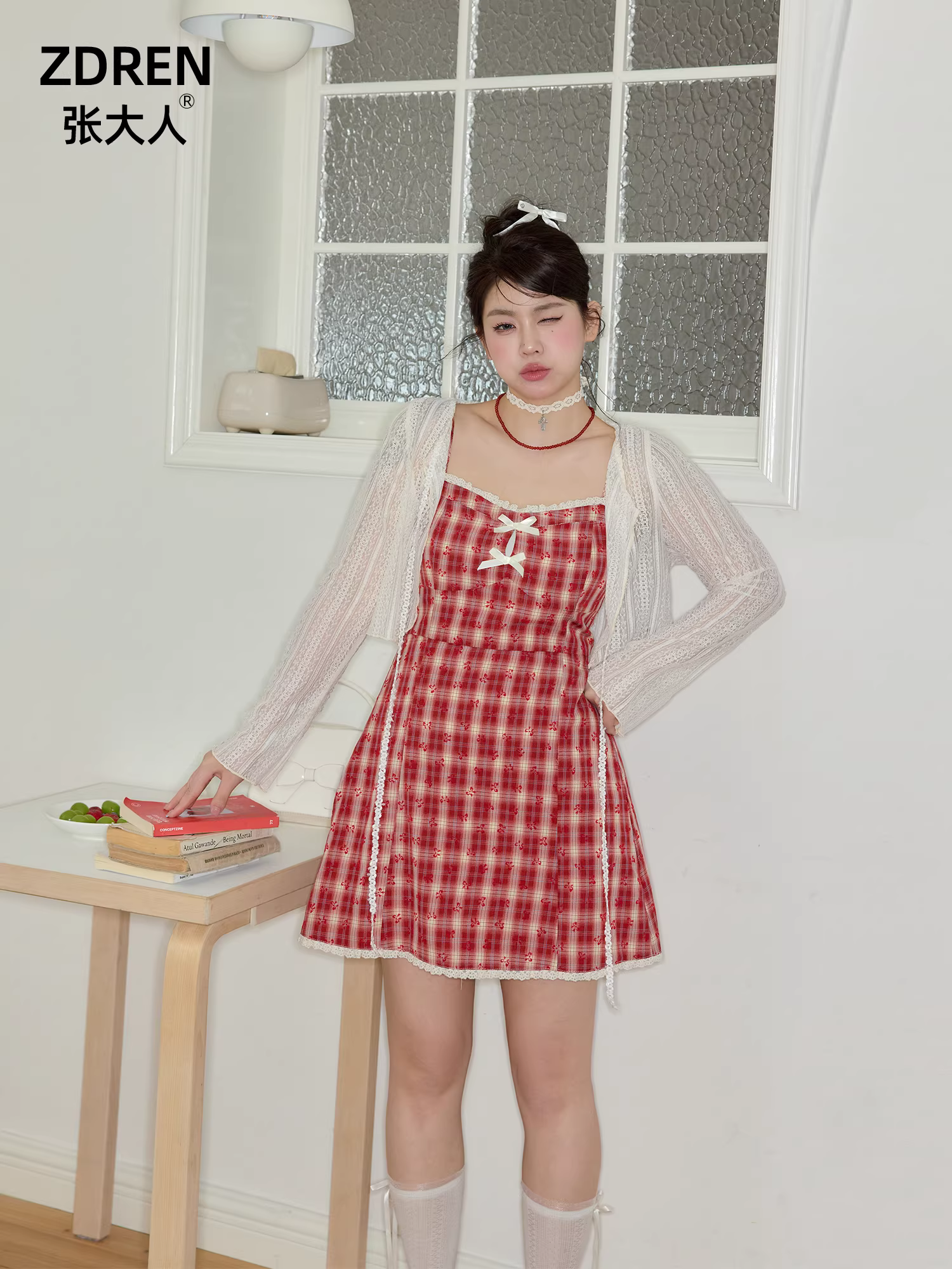 Quần áo nữ cỡ lớn mùa thu 2025 mới của Zhang Daren, váy thon gọn cho các cô gái mũm mĩm, váy dây kiểu phim ngắn.