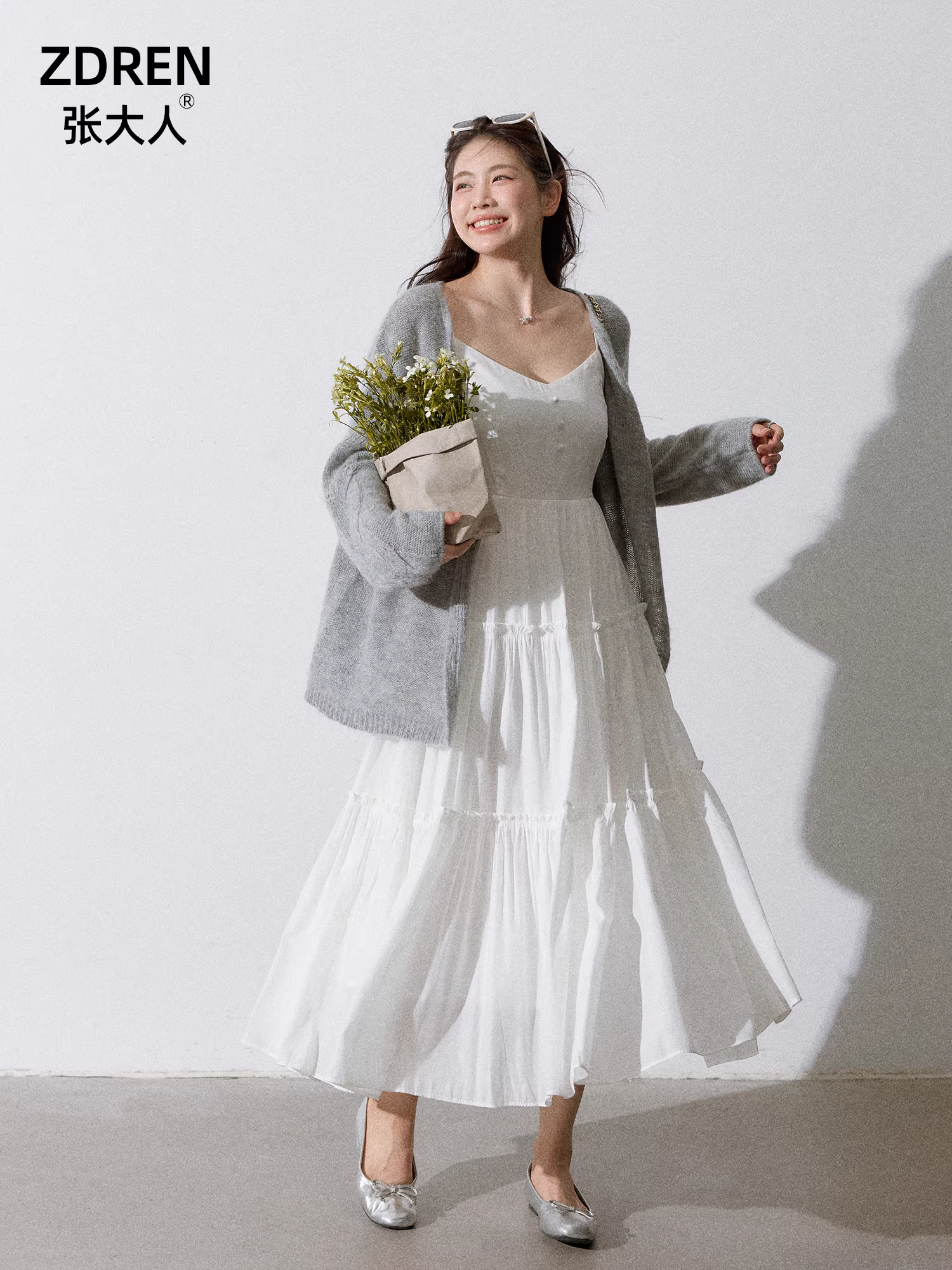 Quần áo nữ cỡ lớn dành cho người lớn, trang phục giảm béo mùa thu cho những cô nàng mũm mĩm, váy dây kiểu tình yêu đầu tiên, áo khoác len màu xám