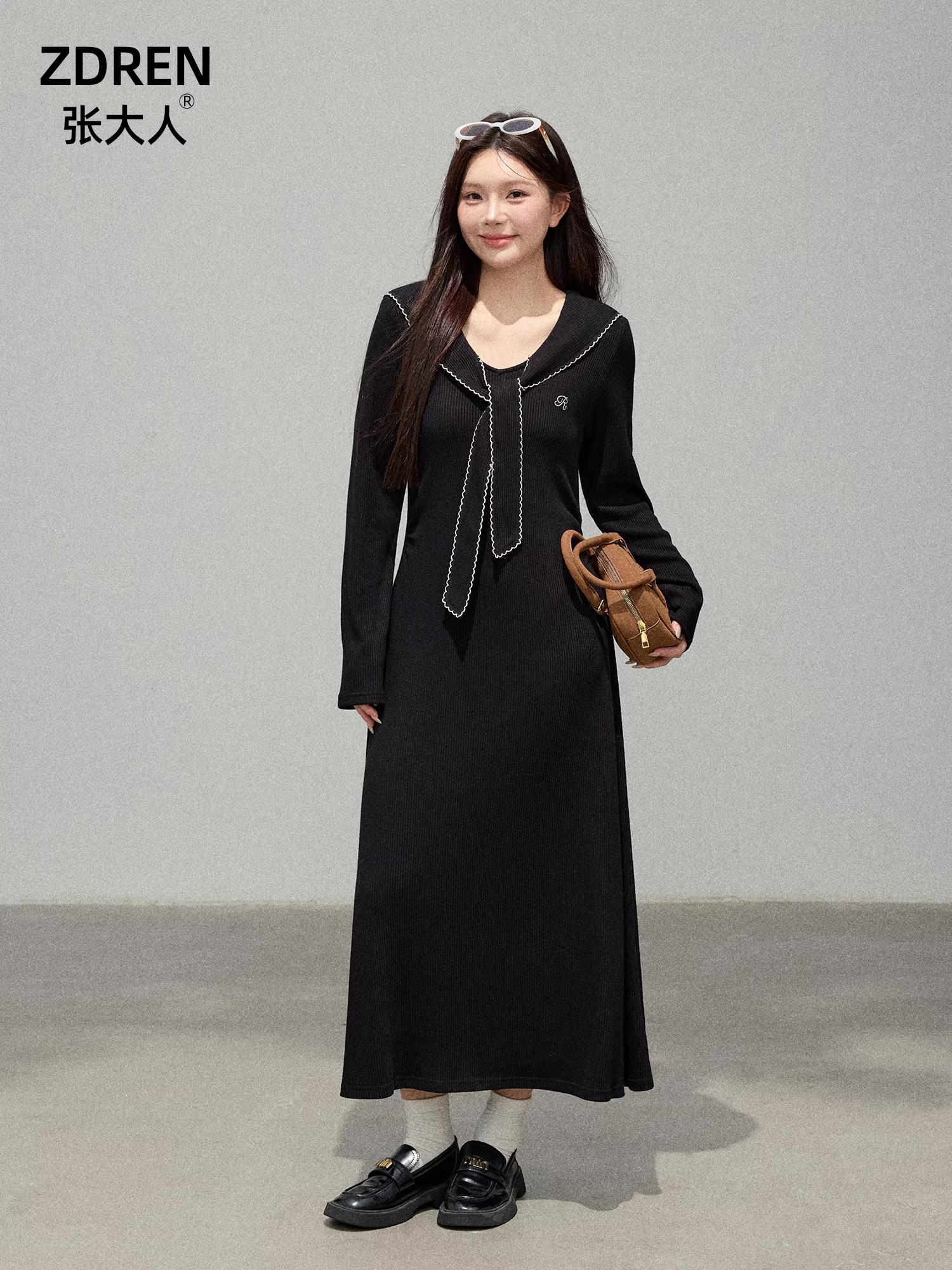 Quần áo nữ cỡ lớn dành cho người lớn, váy dệt kim thon gọn cho các cô gái mũm mĩm, phong cách preppy, trẻ trung, váy đen nhỏ thời trang cao cấp.