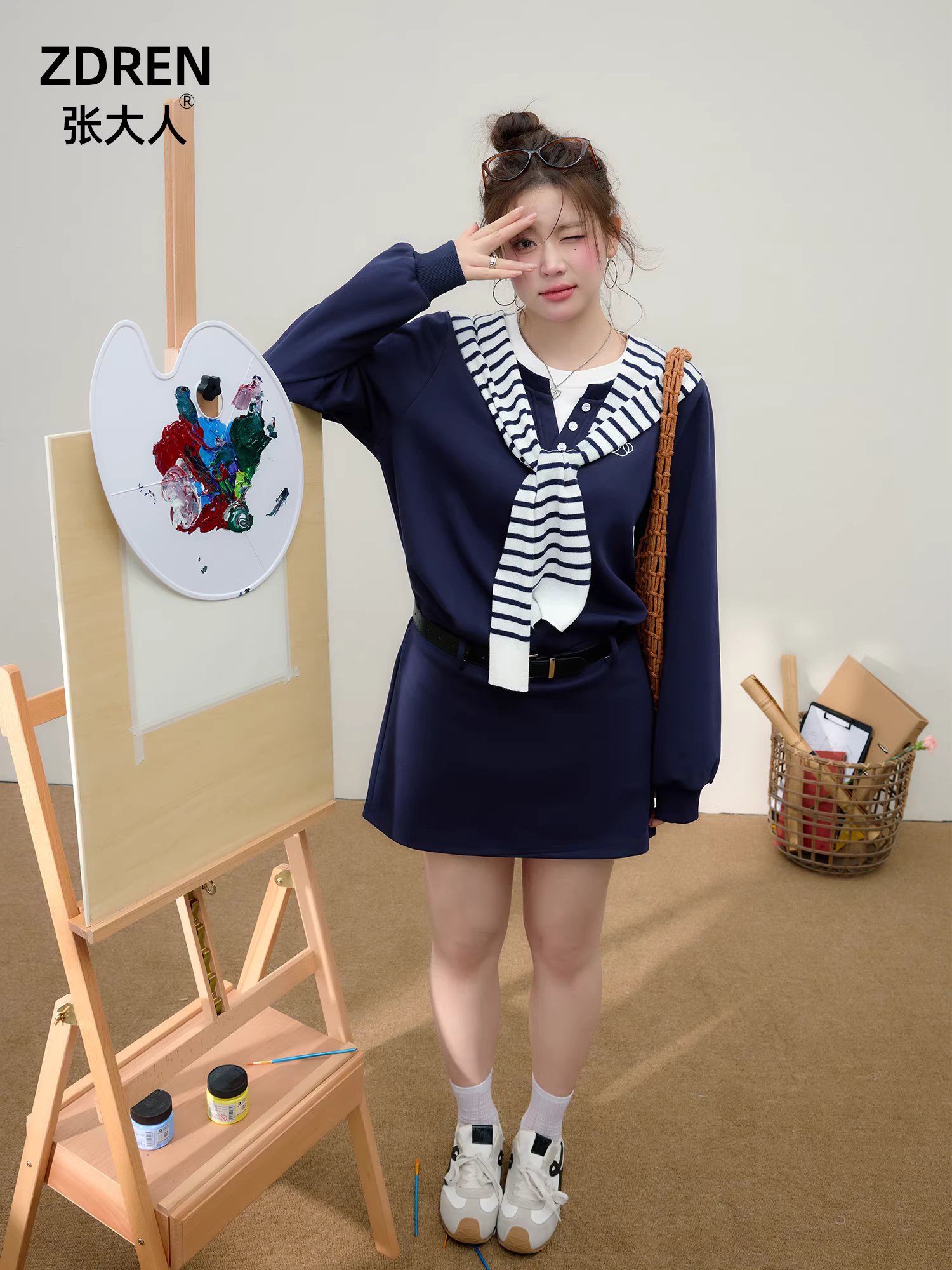 Quần áo nữ cỡ lớn mới của Zhang Daren dành cho các cô gái mũm mĩm, trang phục giảm béo phong cách Hàn Quốc, khăn choàng sọc, bộ váy áo len giảm tuổi tác.