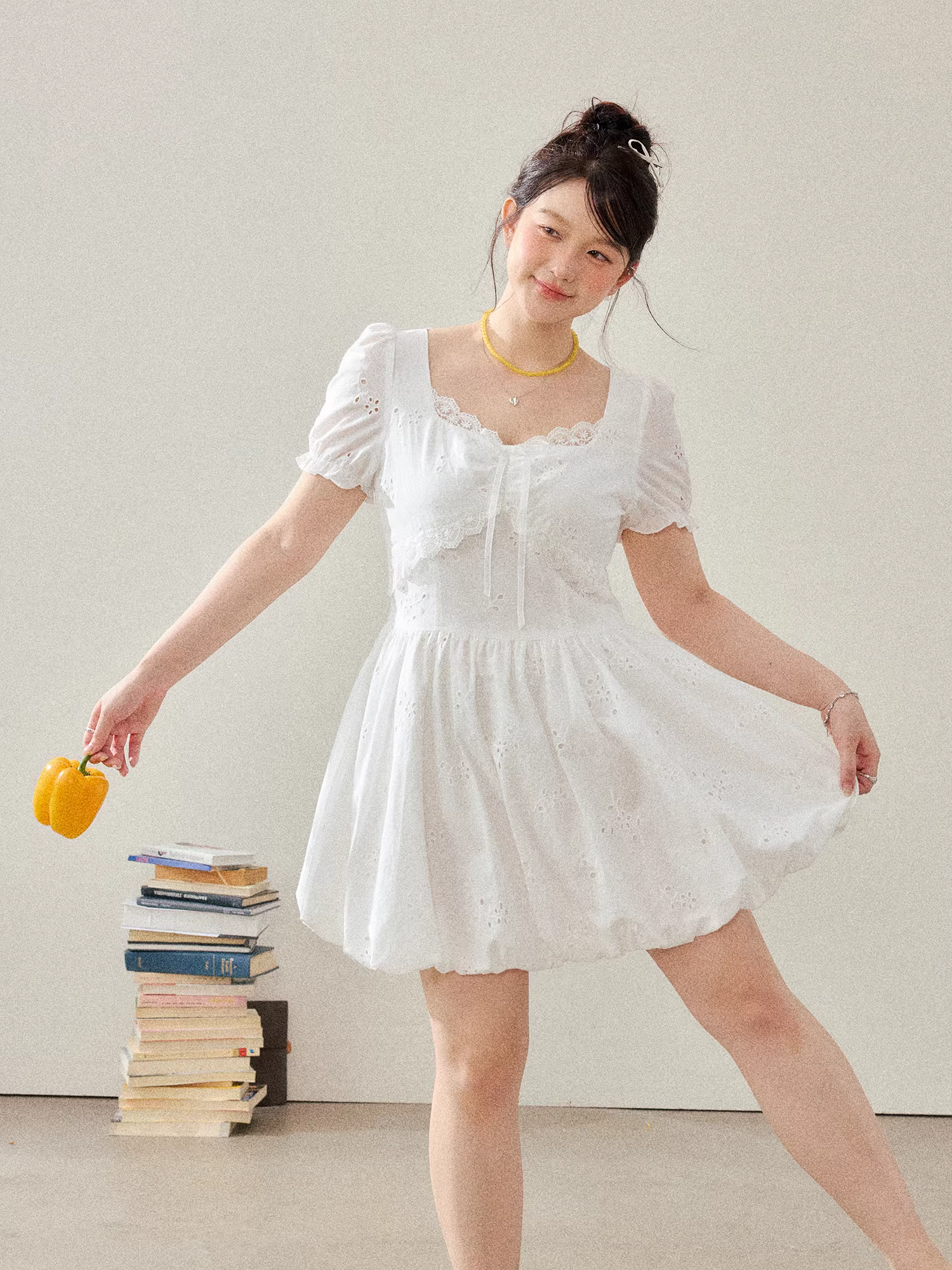 Quần áo nữ cỡ lớn dành cho người lớn, đầm ôm dáng cao eo mùa hè có viền ren, đầm trắng họa tiết jacquard镂空.