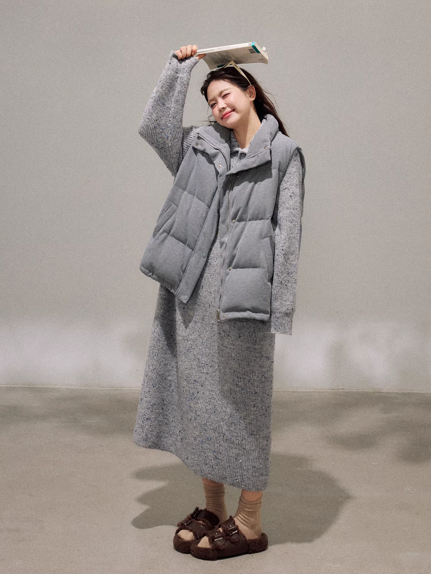 Quần áo nữ cỡ lớn dành cho người lớn, phong cách Hàn Quốc mới về mùa đông, váy len thẳng cổ cao màu xám sọc, kiểu dáng thon gọn.