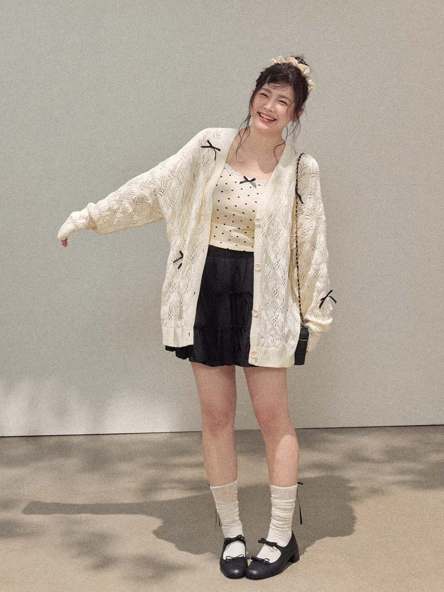 Quần áo nữ cỡ lớn cho đầu thu, bộ áo len dệt kim khoét lỗ kiểu Hàn Quốc giúp thon gọn và chân váy kiểu ballet.