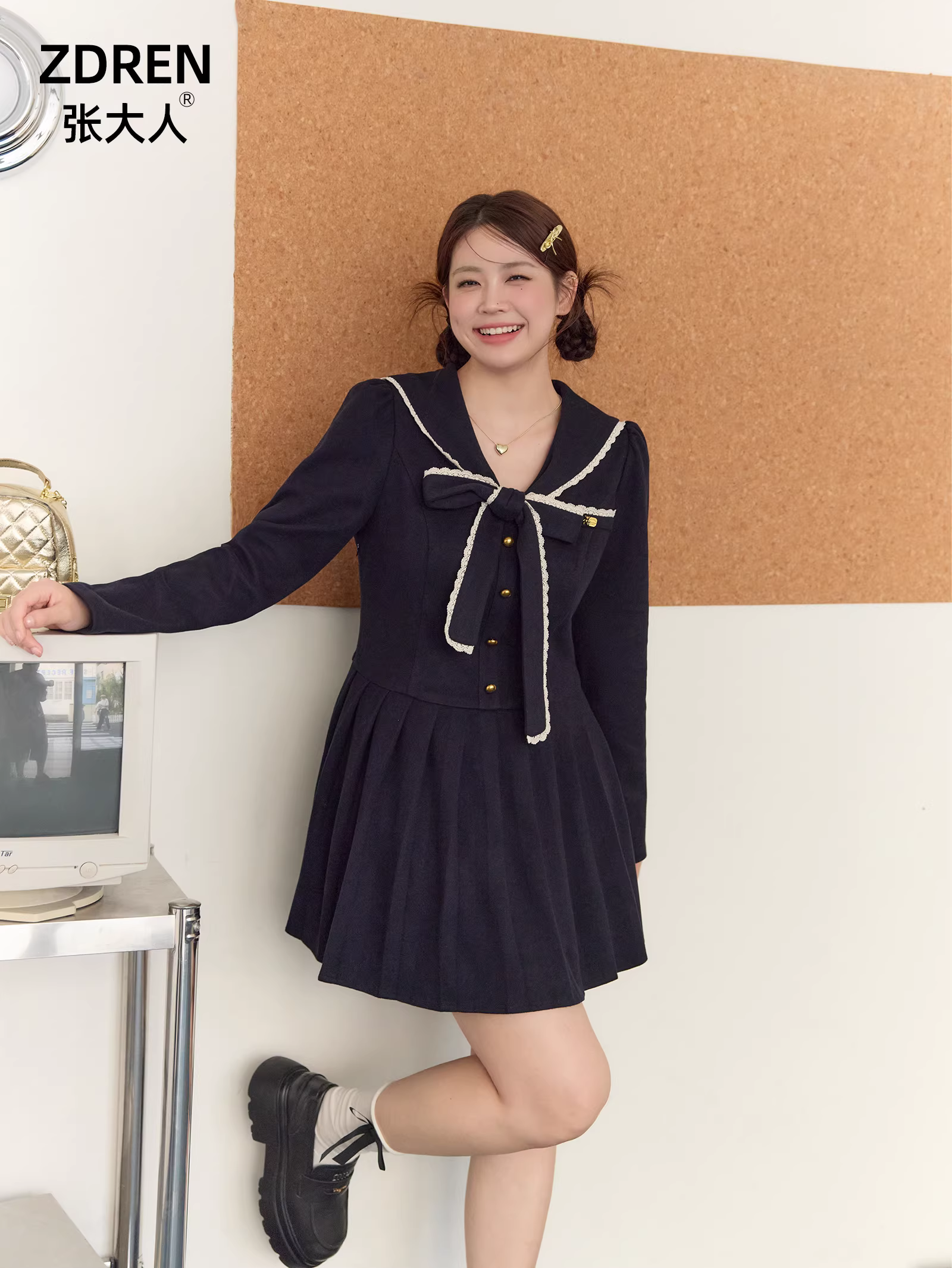 Quần áo cỡ lớn mùa thu đông của Zhang Daren dành cho các cô gái mũm mĩm, váy kiểu Pháp thanh lịch giúp giảm béo, váy len nhỏ màu đen giảm tuổi tác.