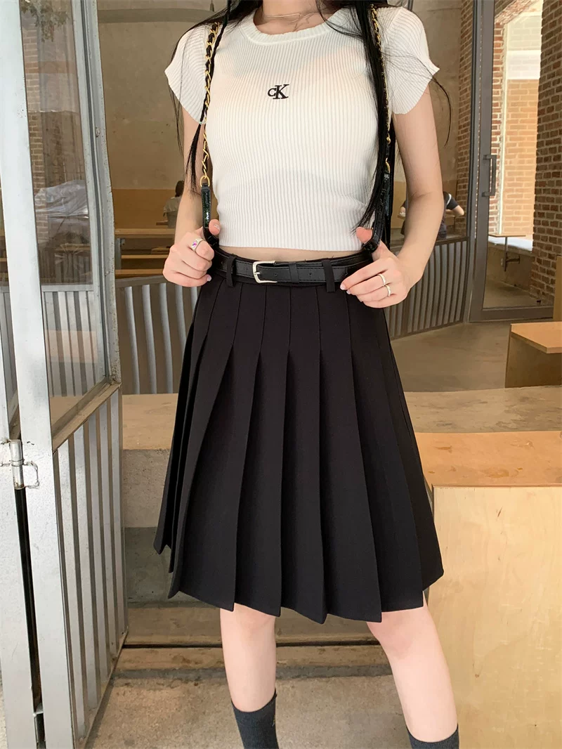 Váy xếp ly màu xám cỡ lớn, váy chữ A màu trắng dài ngang đùi, cạp cao, tôn dáng, dành cho nữ mùa hè, phong cách preppy.