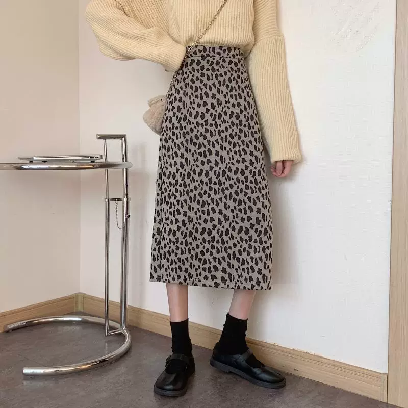 Váy midi dáng chữ A xẻ tà họa tiết da báo cổ điển cỡ lớn dành cho nữ, mùa thu đông, tôn dáng, che hông, chất liệu mềm mại.