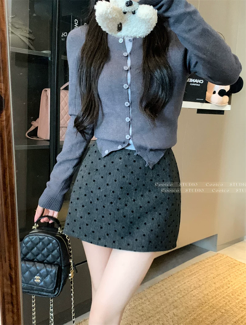 Váy len chấm bi màu xám dành cho nữ mùa đông, váy chữ A ôm hông eo cao, dáng nhỏ nhắn, có chân váy ngắn chống lộ