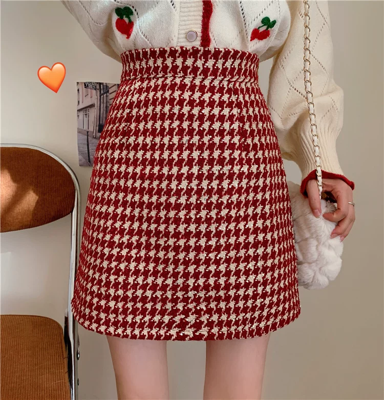 Váy ngắn màu đỏ dành cho nữ, váy bút chì cạp cao giảm béo mới mùa thu đông, váy chữ A ôm hông, váy kẻ sọc len cỡ lớn.