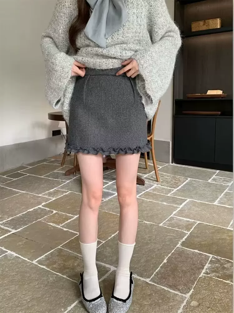 Thiết kế thân hình quả lê cỡ lớn với váy ngắn len ren xếp nếp, váy chữ A màu xám tôn dáng và đa năng cho mùa thu đông.