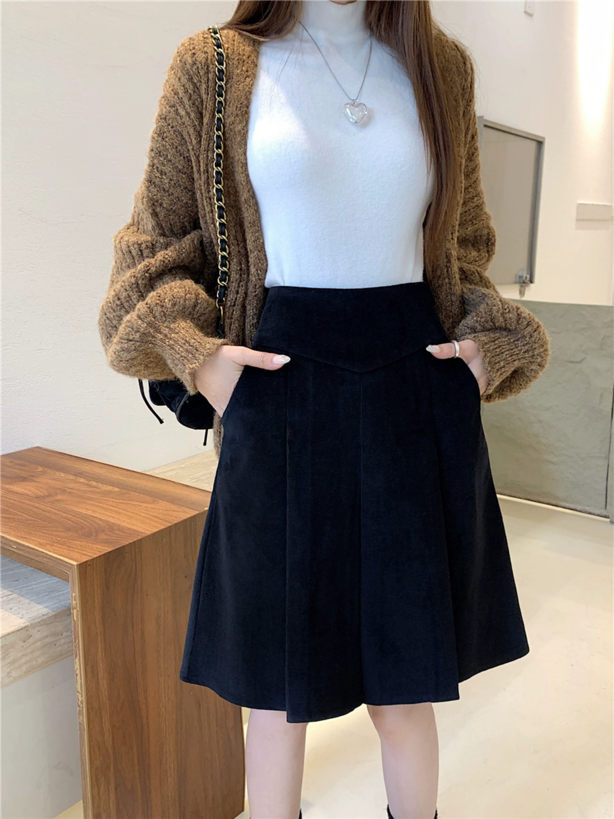 Váy nhung kẻ sọc màu cà phê cổ điển cỡ lớn dành cho nữ, mùa thu đông, váy chữ A cạp cao, váy dù dài vừa vặn tôn dáng.