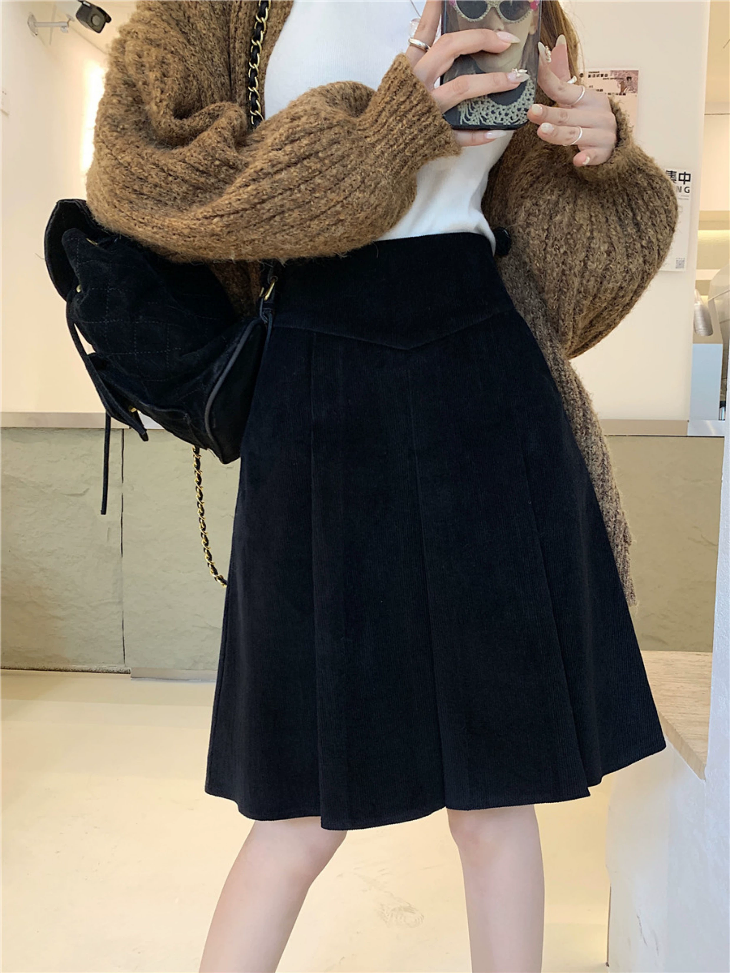 Váy nhung kẻ sọc màu cà phê cổ điển cỡ lớn dành cho nữ, mùa thu đông, váy chữ A cạp cao, váy dù dài vừa vặn tôn dáng.