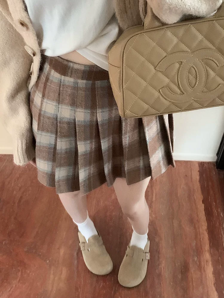 Váy xếp ly kẻ sọc đỏ cổ điển bằng len cỡ lớn dành cho nữ, mùa thu đông, váy ngắn chữ A eo cao thon gọn dành cho người nhỏ nhắn.